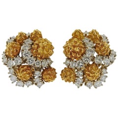 Van Cleef & Arpels 1960s Boucles d'oreilles en or avec diamants