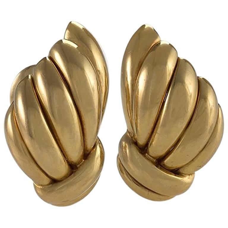 Van Cleef & Arpels Gold Scalloped Bombé Earrings 