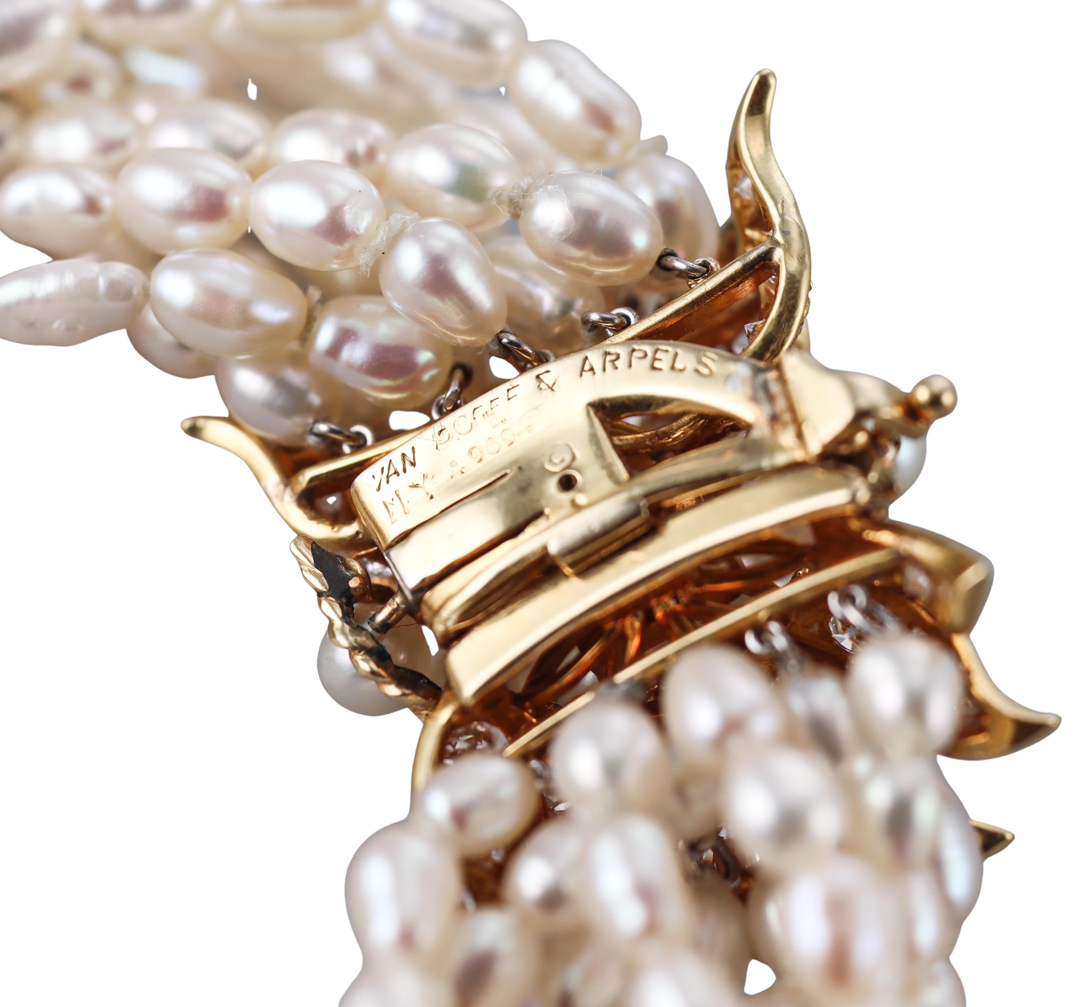 Van Cleef & Arpels 1960er Jahre Mehrreihige Halskette aus Gelbgold mit Perlen und Diamanten Damen im Angebot