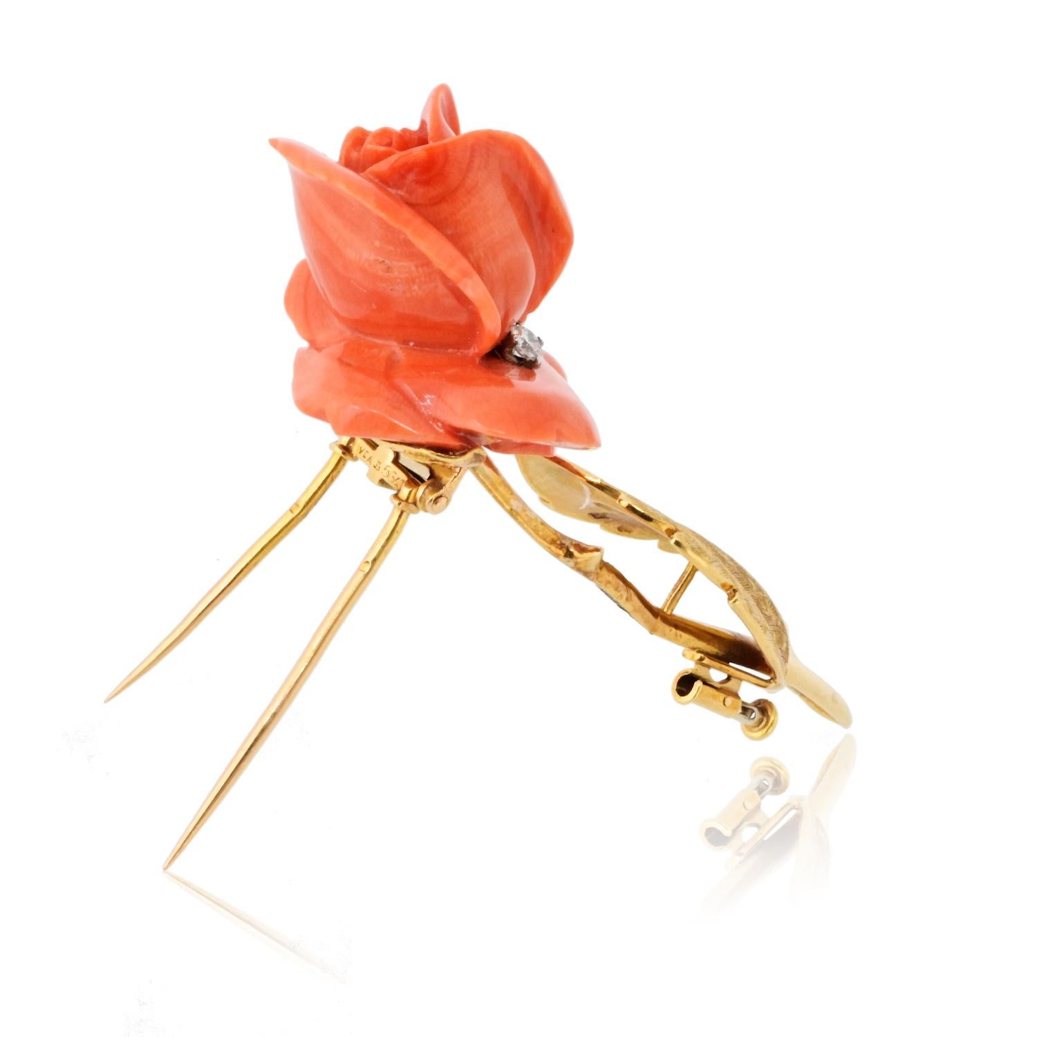 Modern Van Cleef & Arpels 1965 Vintage 18K Yellow Gold Coral Rose Brooch For Sale