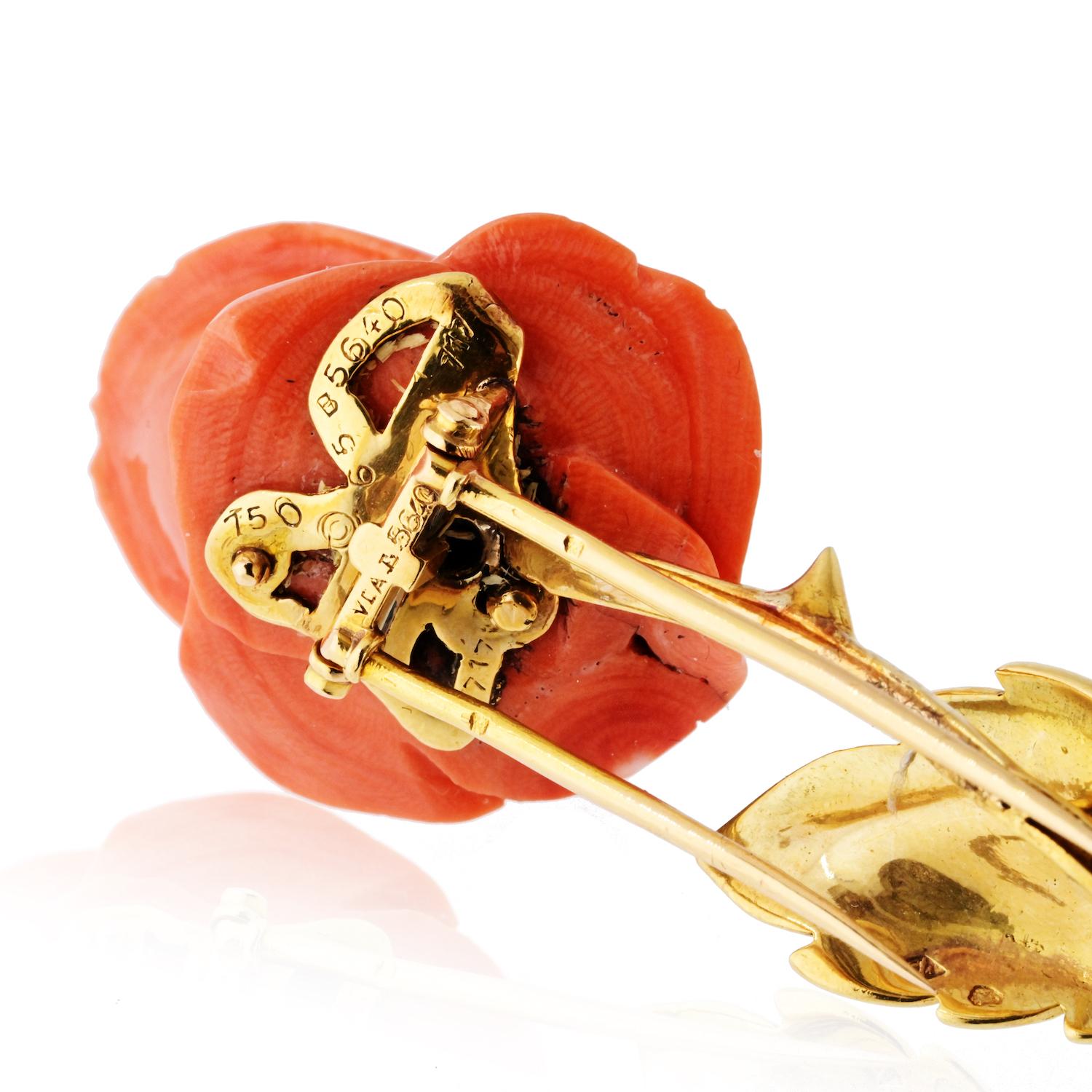 Women's Van Cleef & Arpels 1965 Vintage 18K Yellow Gold Coral Rose Brooch For Sale