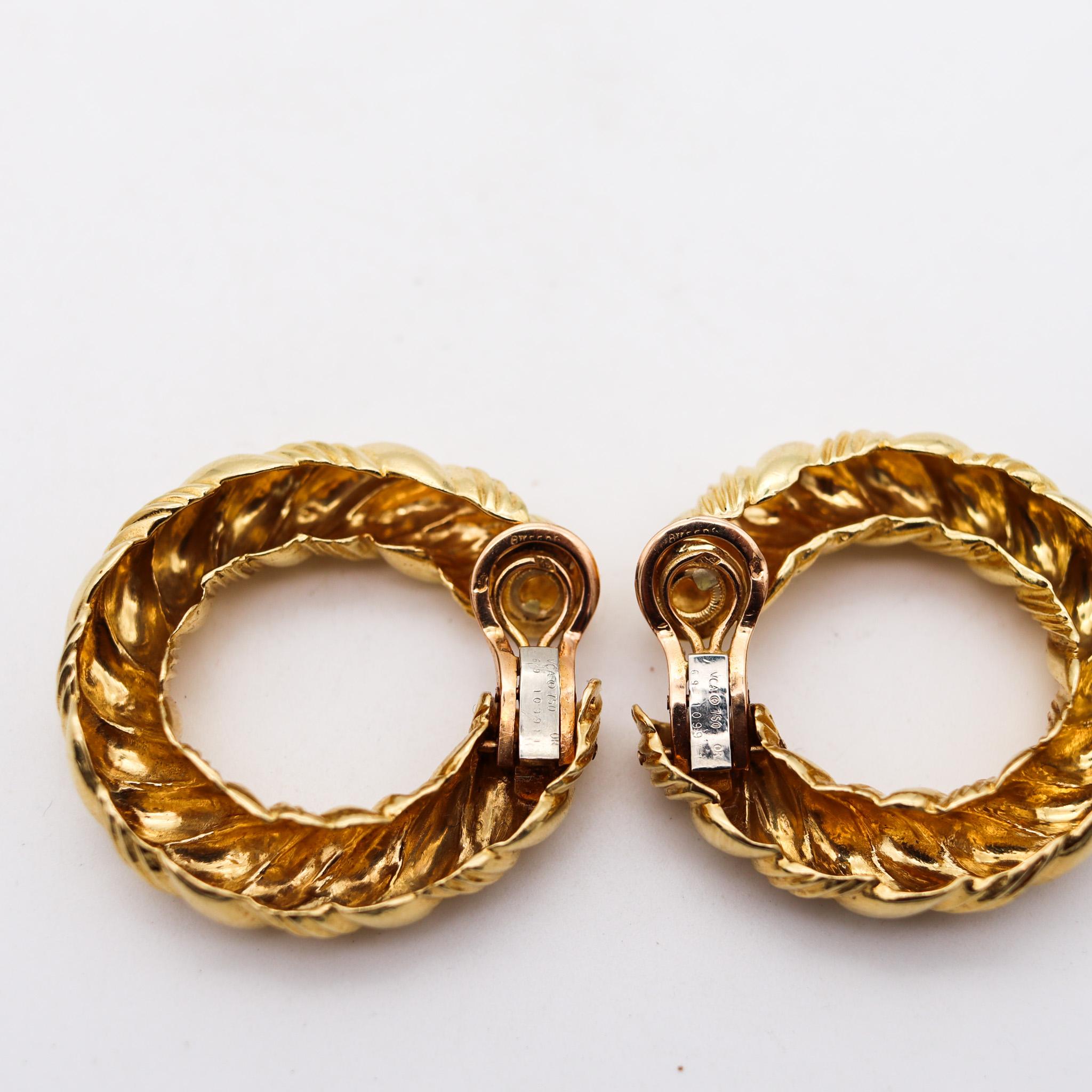 Modernist Van Cleef & Arpels 1969 Paris By Andre Vassort Hoops Clips Earrings In 18Kt Gold For Sale
