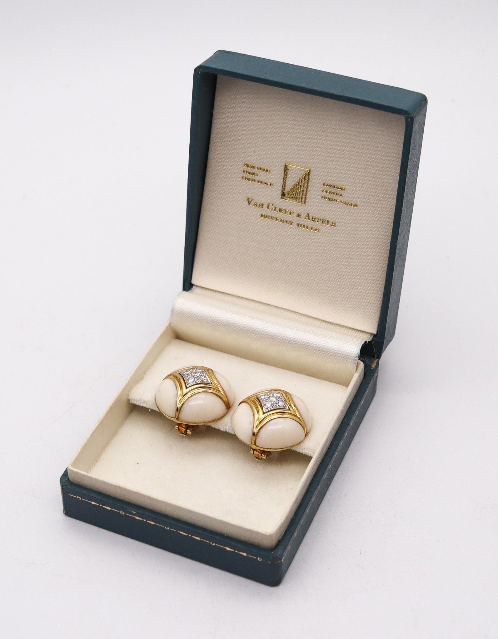 Coral earrings designed by Van Cleef & Arpels.

This is an exceptional pair of clips-on earrings created in France by the iconic Parisian jewelry house of Van Cleef & Arpels, back in the1970's. This pair of earrings has been crafted in solid yellow