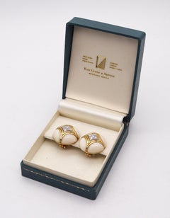 VAN CLEEF & ARPELS 1970 Coral Earrings In 18Kt Gold With 1.68 Ctw VS Diamonds