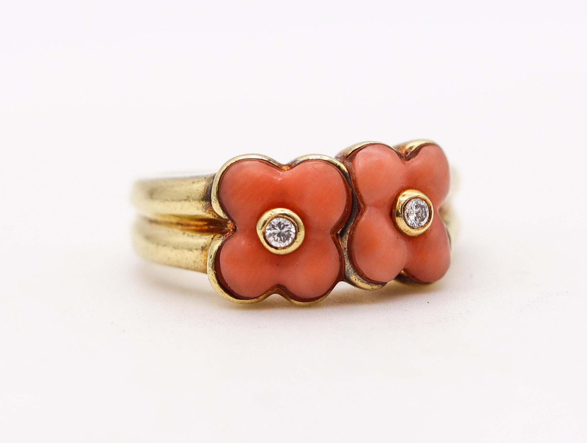 Flowers ring designed by Van Cleef & Arpels.

Very beautiful and delicate ring, created by the jewelry house of Van Cleef & Arpels, back in the 1970's. This unusual vintage flowers ring has been crafted in solid yellow gold of 18 karats with high