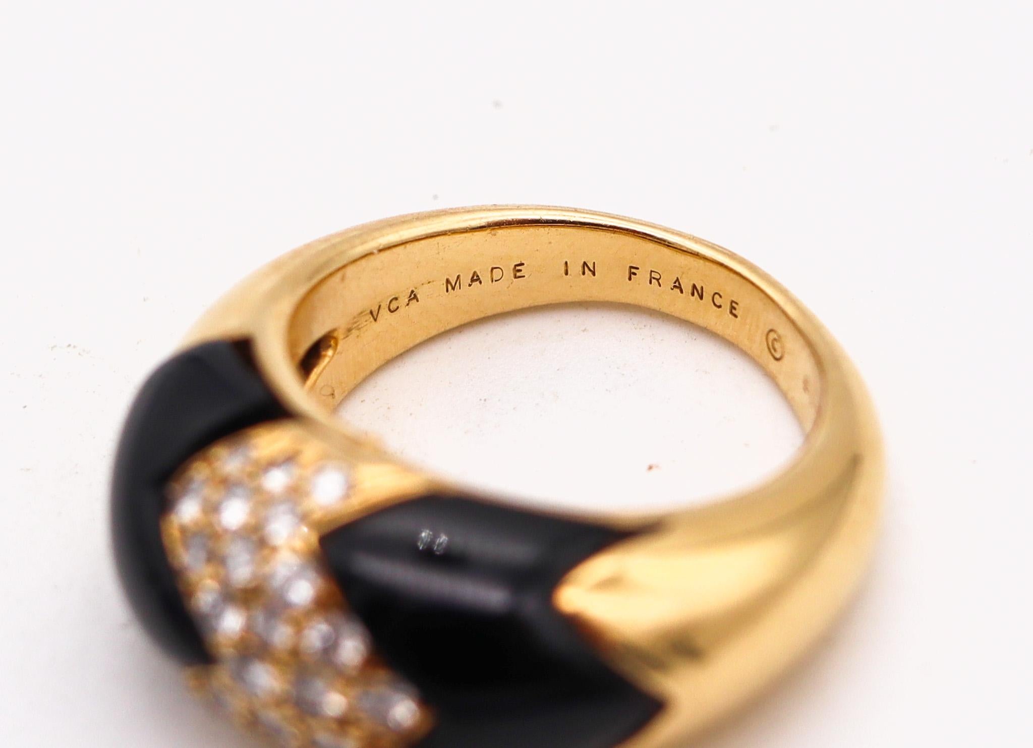 Modernist Van Cleef & Arpels 1970 Geometric Ring In 18Kt Gold With Diamonds And Black Onyx For Sale