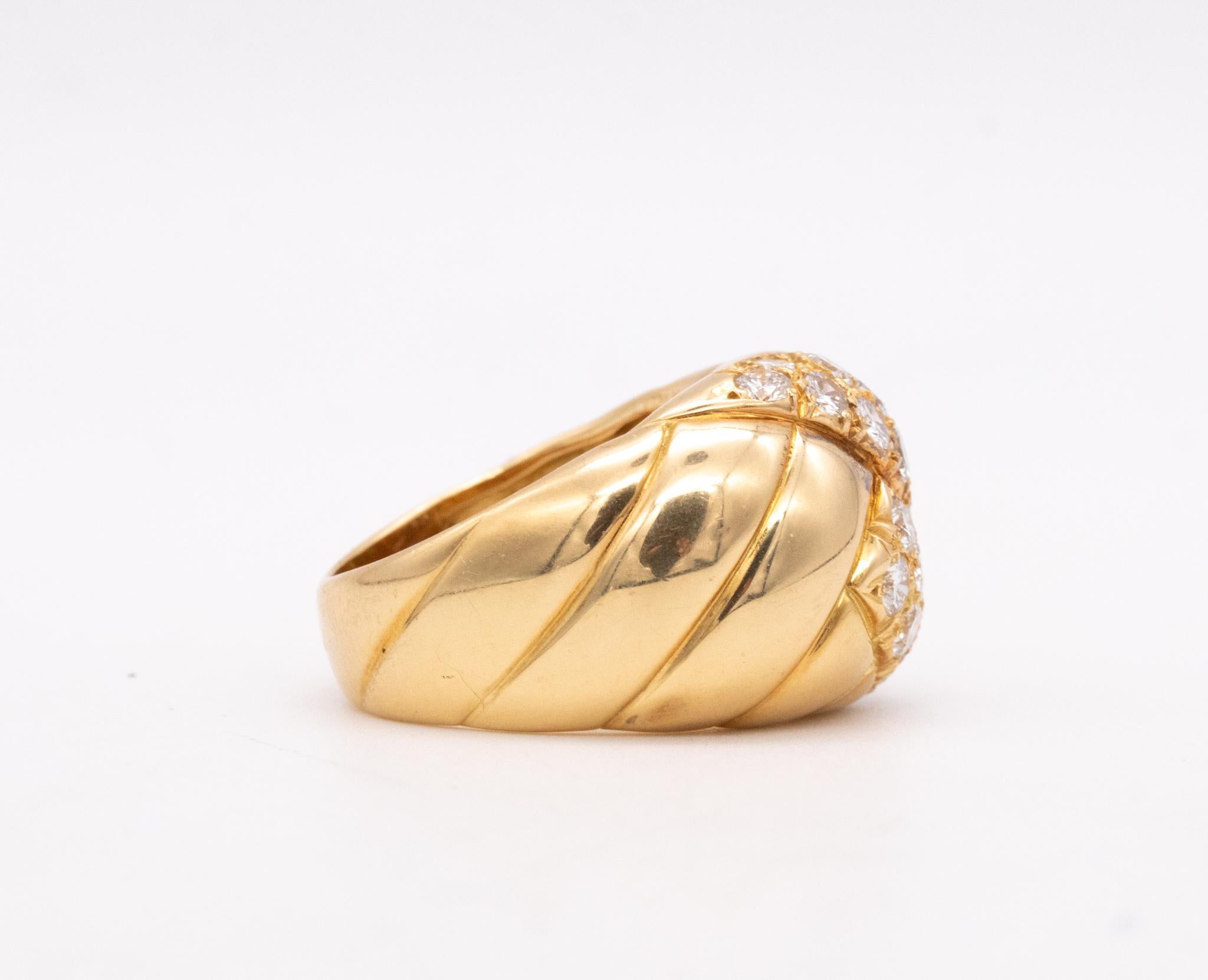 Women's Van Cleef Arpels 1970 Paris Bombe Cocktail Ring 18Kt Gold 1.26 Cts VVS Diamonds For Sale