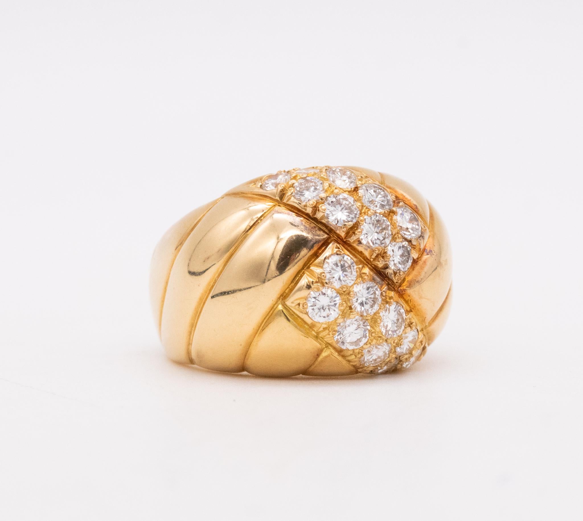 Van Cleef Arpels 1970 Paris Bombe Cocktail Ring 18Kt Gold 1.26 Cts VVS Diamonds For Sale 1