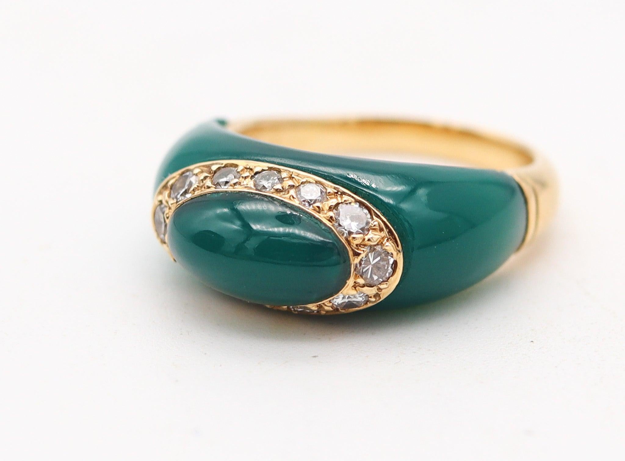 Modernista VAN CLEEF & ARPELS 1970 Paris Bombe Ring In 18Kt Gold Diamonds And Chrysoprase in vendita