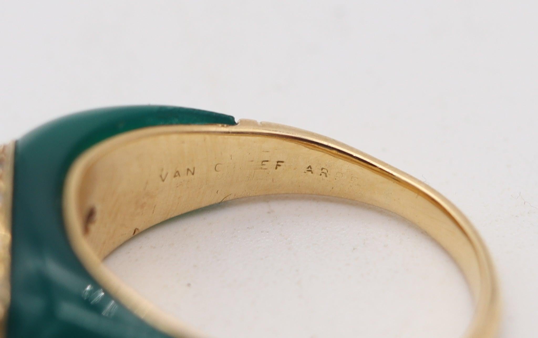 Donna VAN CLEEF & ARPELS 1970 Paris Bombe Ring In 18Kt Gold Diamonds And Chrysoprase in vendita