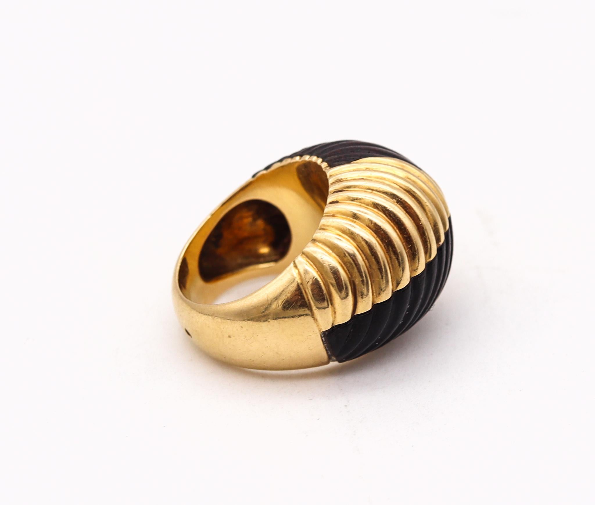 Women's Van Cleef & Arpels 1970 Paris Bombe Wood Cocktail Ring in 18Kt Yellow Gold For Sale