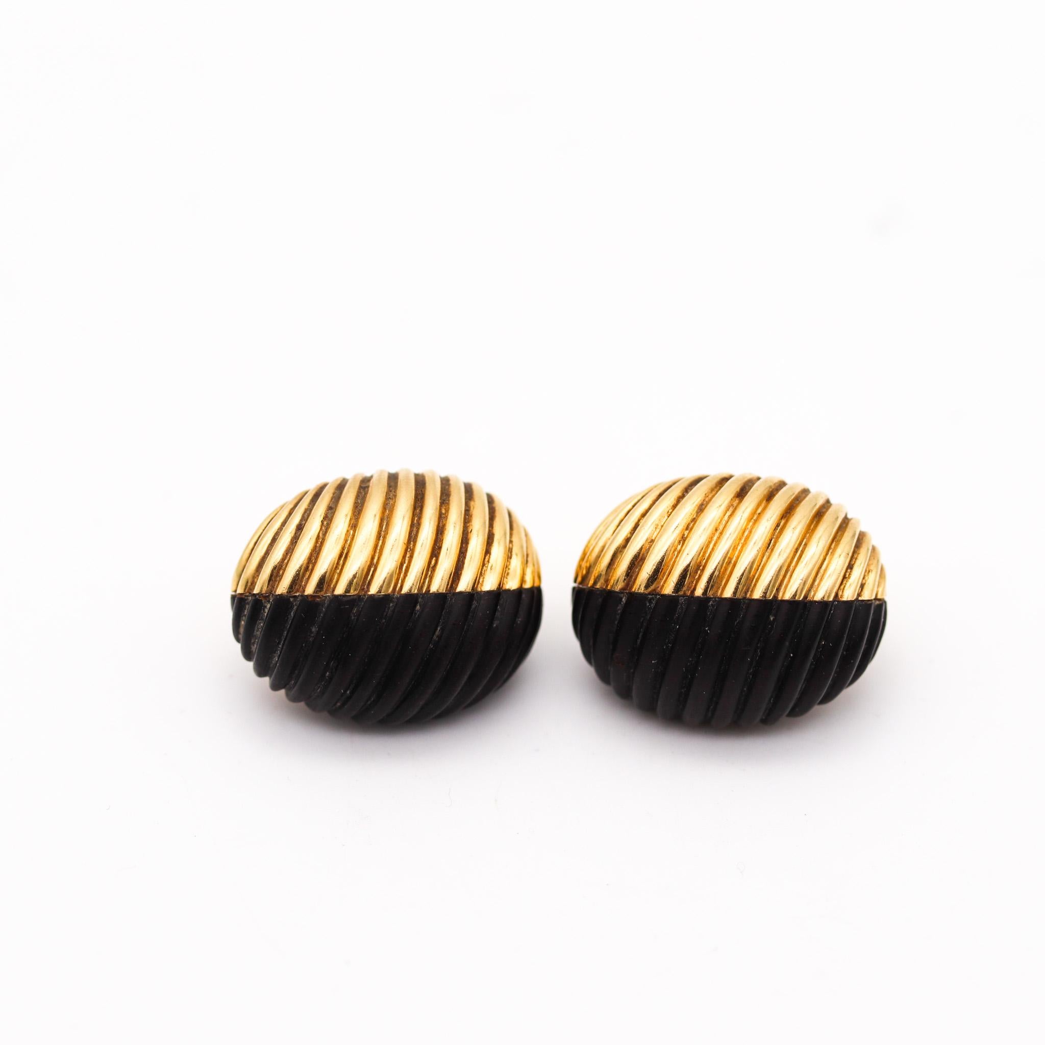 Ear clips designed by Van Cleef & Arpels.

Fabulous and very rare pair of clips-on earrings, created in Paris France by the jewelry house of Van Cleef & Arpels, back in the 1970. These earrings has been crafted with bombe fluted patterns as a left