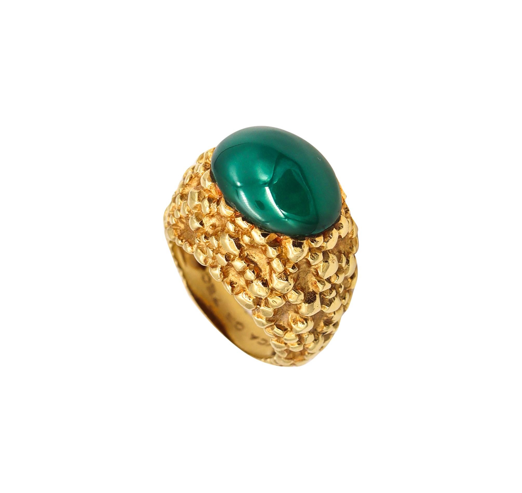 Van Cleef & Arpels 1970 Paris Cocktail Ring 18kt Gold with 8.27 Cts Chrysoprase 2