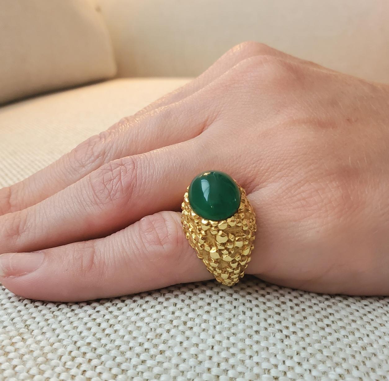 Van Cleef & Arpels 1970 Paris Cocktail Ring 18kt Gold with 8.27 Cts Chrysoprase 3