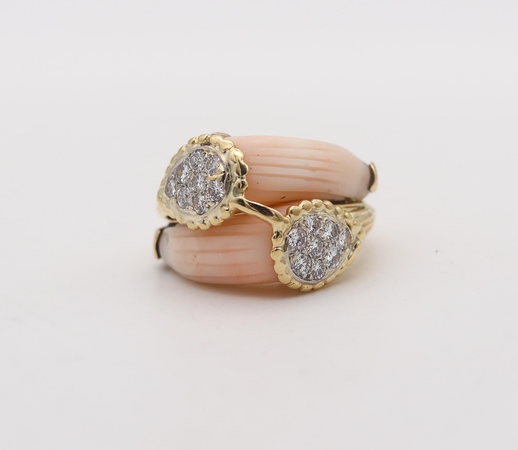 Brilliant Cut Van Cleef & Arpels 1970 Paris Double Corals Ring In 18Kt Gold With VS Diamonds For Sale