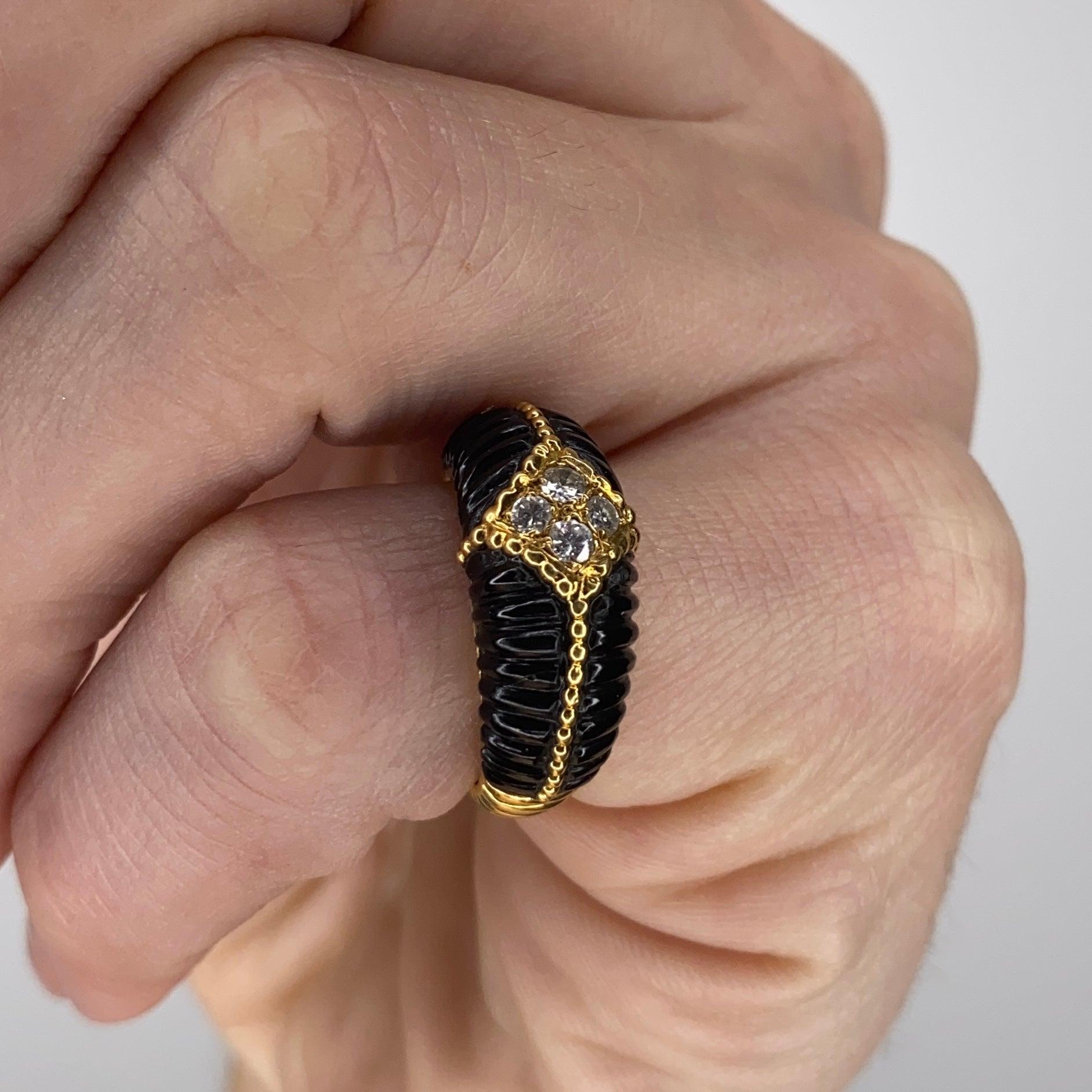 Modernist VAN CLEEF & ARPELS 1970 Paris Fluted Onyx Ring In 18Kt Yellow Gold With Diamonds