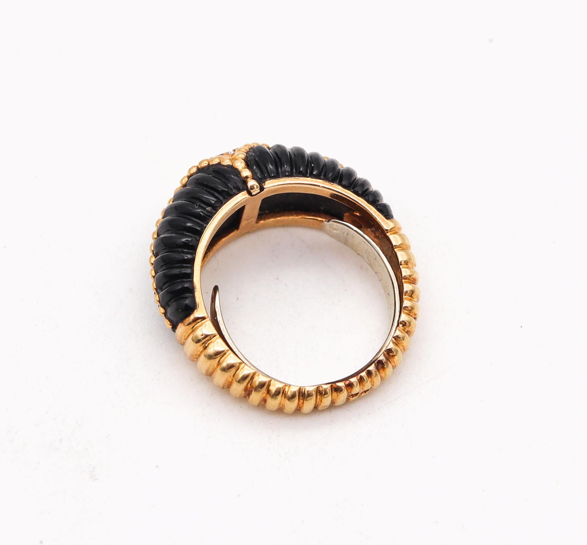 Modernist Van Cleef & Arpels 1970 Paris Fluted Onyx Ring in 18Kt Yellow Gold with Diamonds