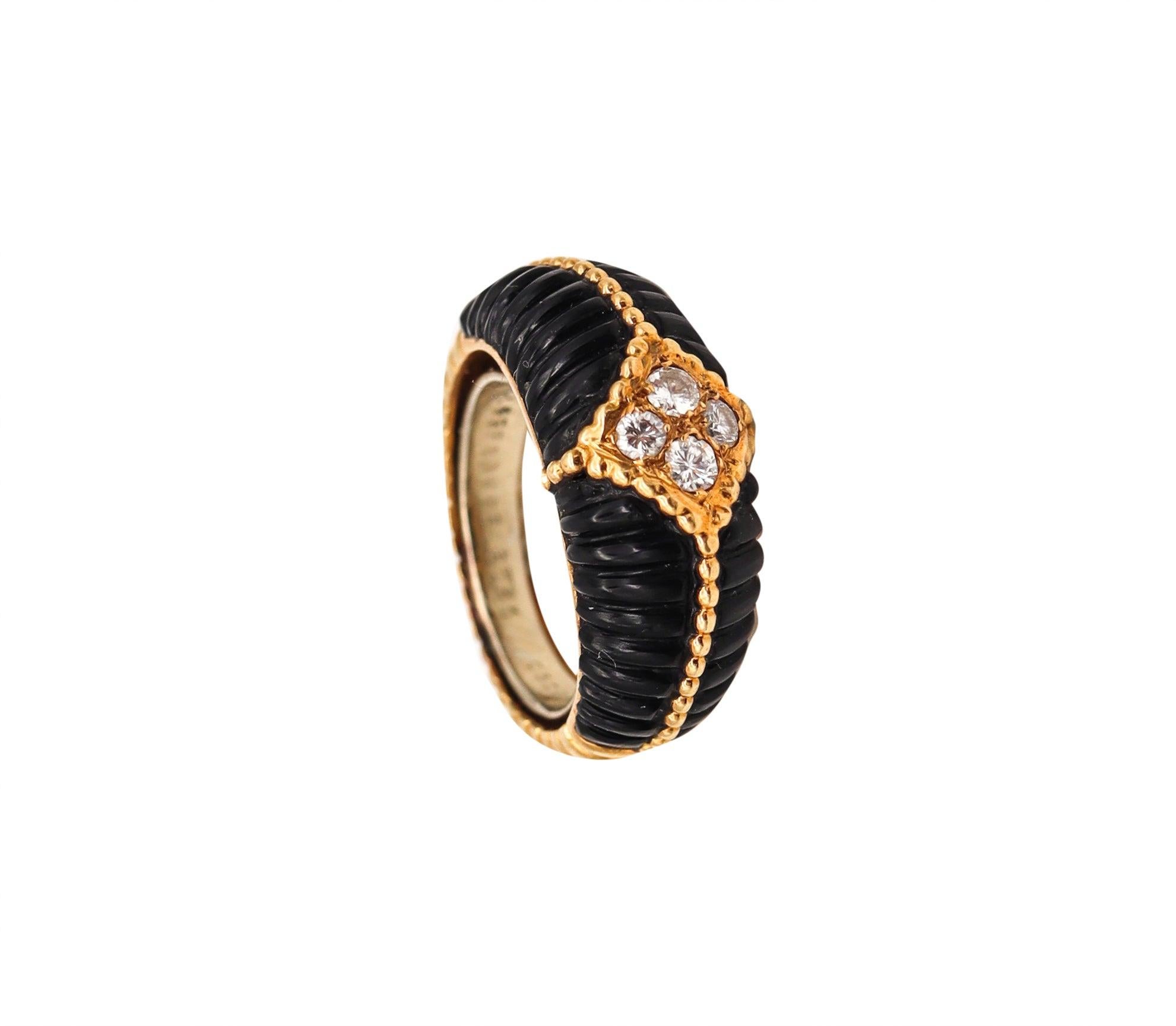 Cabochon VAN CLEEF & ARPELS 1970 Paris Fluted Onyx Ring In 18Kt Yellow Gold With Diamonds