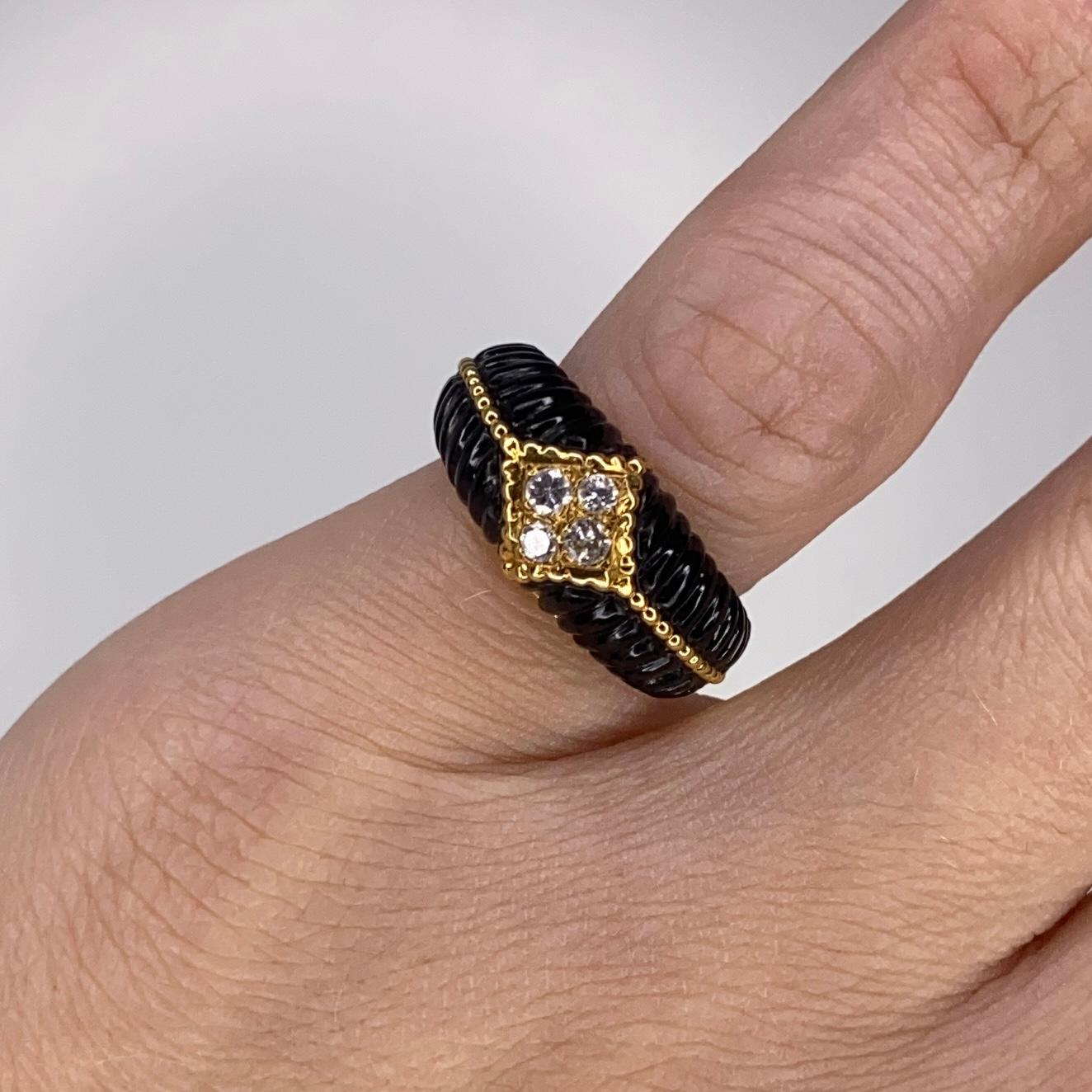 Women's Van Cleef & Arpels 1970 Paris Fluted Onyx Ring in 18Kt Yellow Gold with Diamonds