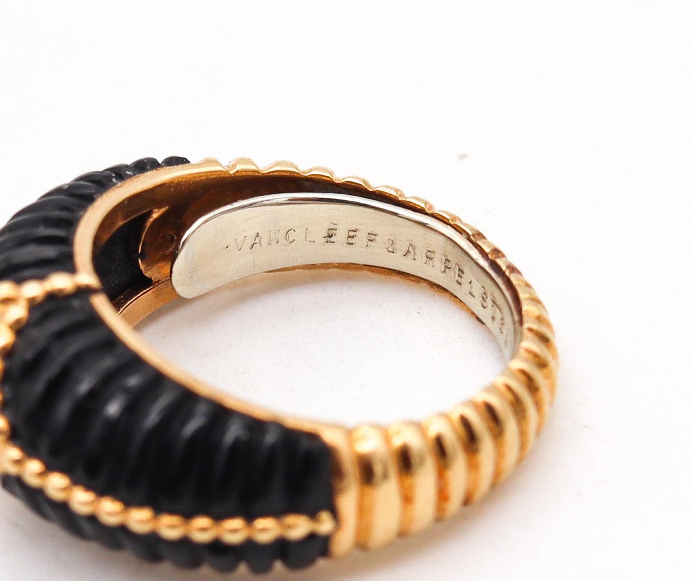 VAN CLEEF & ARPELS 1970 Paris Fluted Onyx Ring In 18Kt Yellow Gold With Diamonds 1