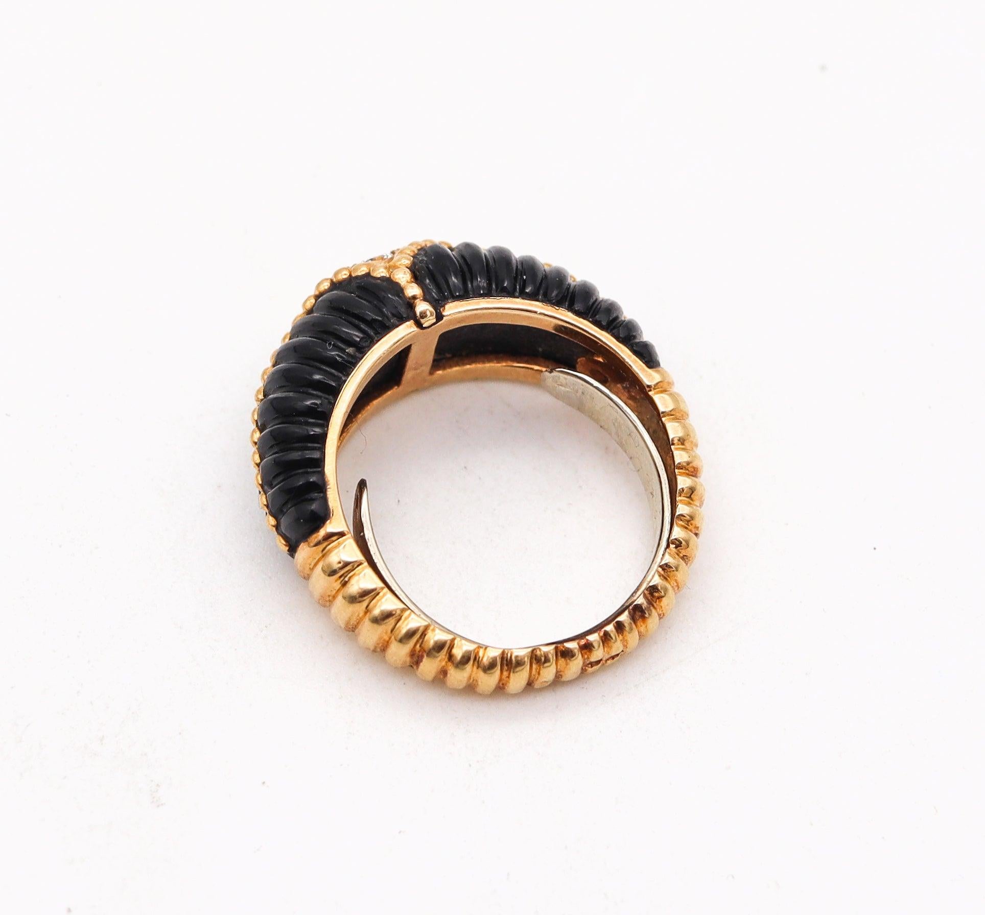 VAN CLEEF & ARPELS 1970 Paris Fluted Onyx Ring In 18Kt Yellow Gold With Diamonds 3