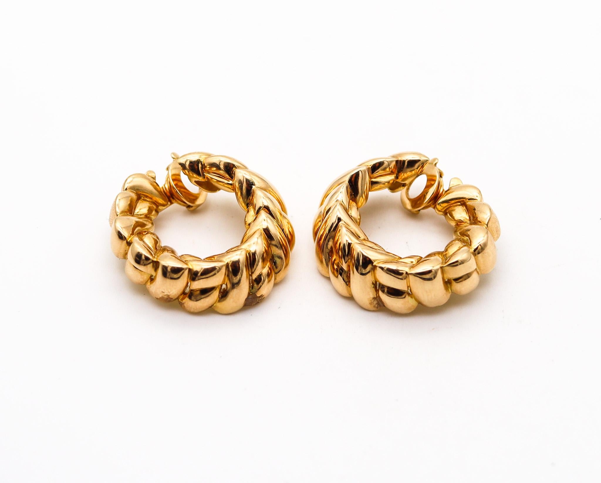 Modernist Van Cleef & Arpels 1970 Paris Hoops Earrings In Solid 18Kt Yellow Gold For Sale