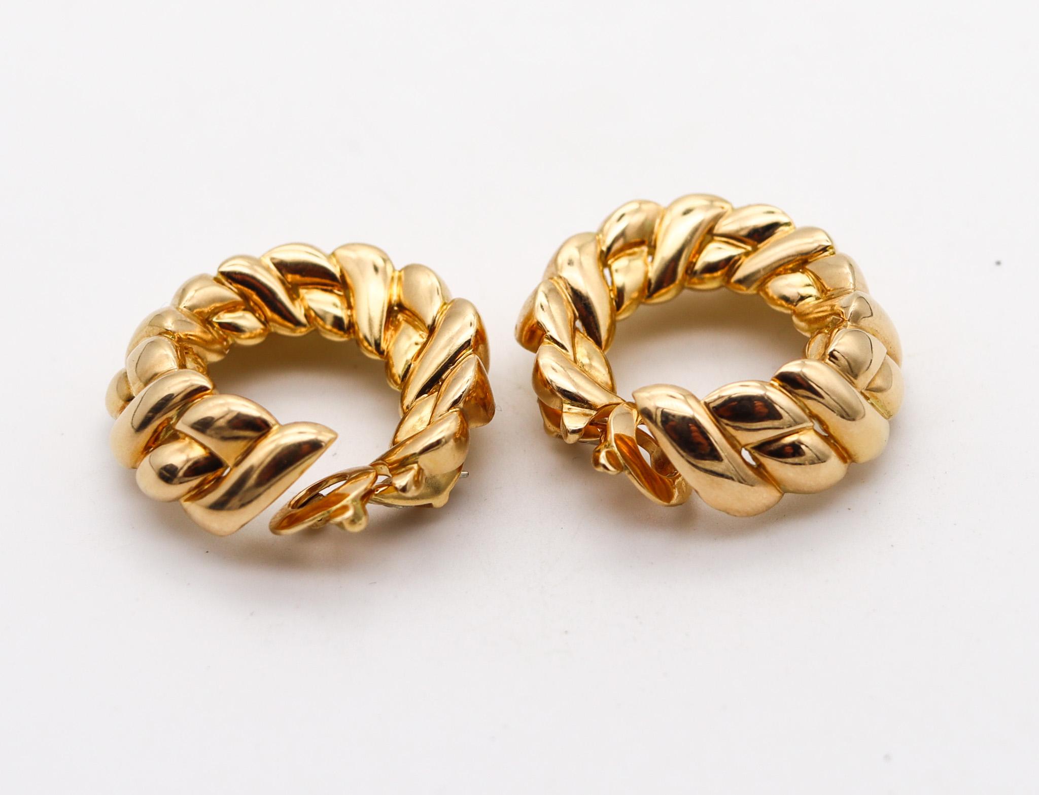 Van Cleef & Arpels 1970 Paris Hoops Earrings In Solid 18Kt Yellow Gold In Excellent Condition For Sale In Miami, FL