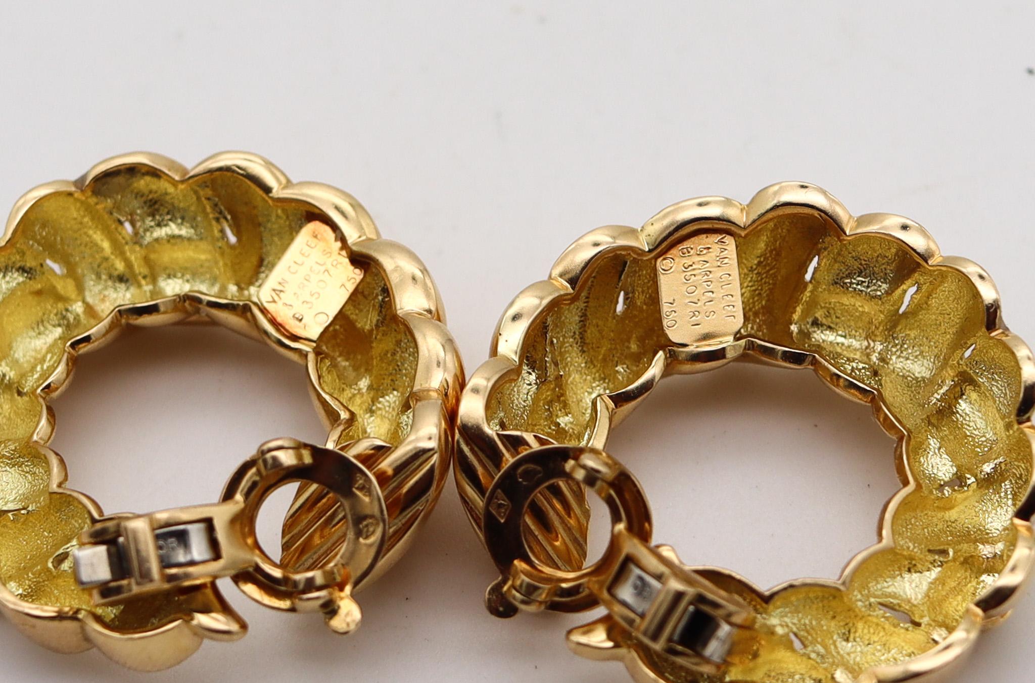 Women's Van Cleef & Arpels 1970 Paris Hoops Earrings In Solid 18Kt Yellow Gold For Sale