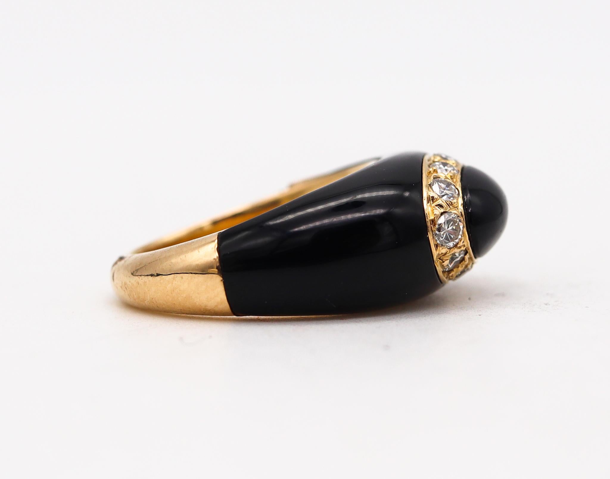 Brilliant Cut Van Cleef & Arpels 1970 Paris Onyx Bombe Ring in 18Kt Yellow Gold with Diamonds