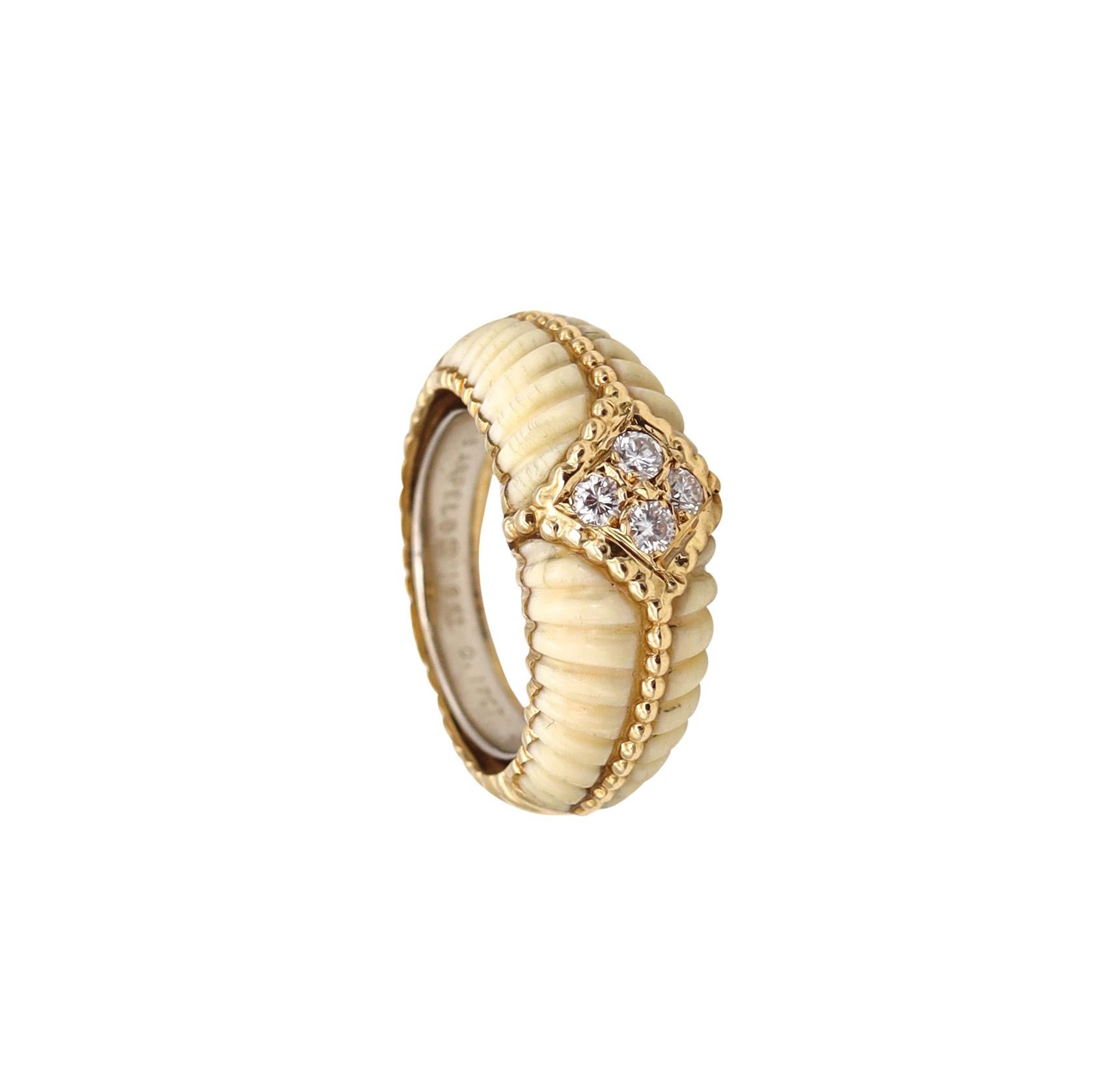 Women's Van Cleef & Arpels 1970 Paris Ring in 18Kt Gold with VS Diamonds and White Coral