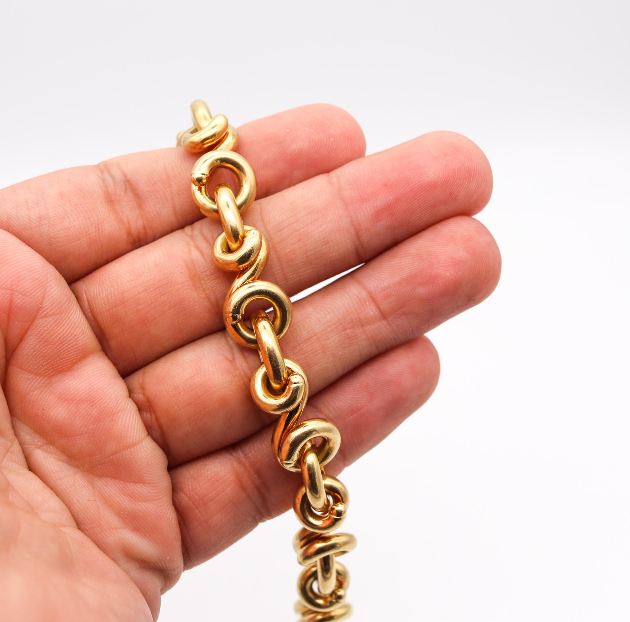 Van Cleef & Arpels 1970 Paris Twisted Links Bracelet in 18 Kt Yellow Gold In Excellent Condition In Miami, FL
