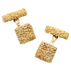 VAN CLEEF 
ARPELS 1970 Retro Modern Textured Cufflinks In 18Kt Yellow Gold