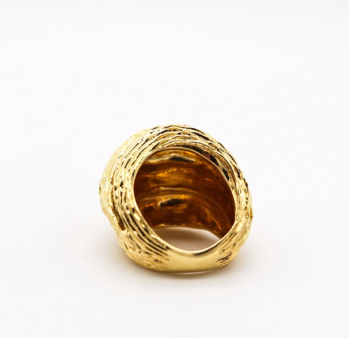 Van Cleef & Arpels 1970 Textured Bombe Cocktail Ring in Solid 18Kt Yellow Gold In Excellent Condition For Sale In Miami, FL