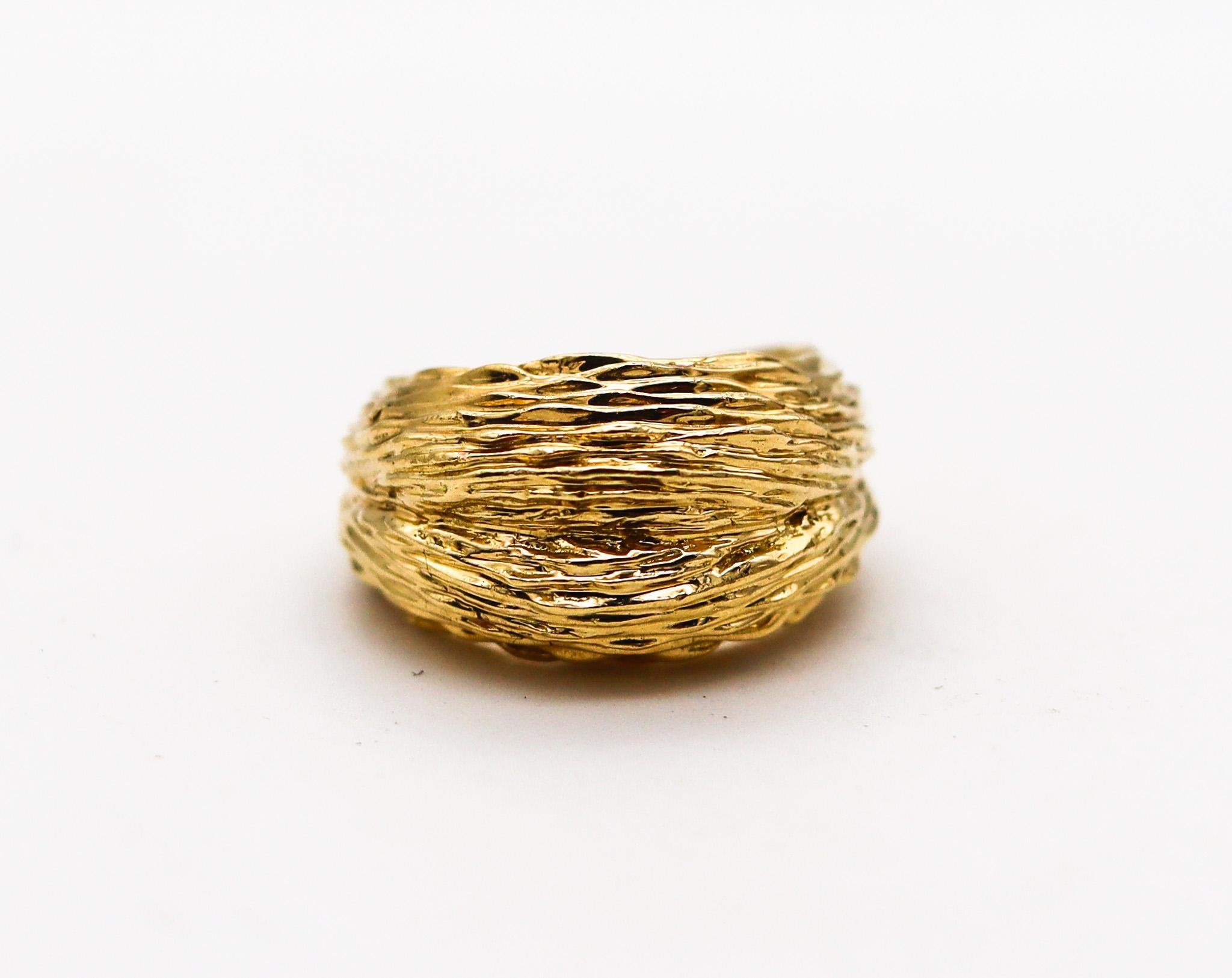 Modernist Van Cleef & Arpels 1970 Textured Cocktail Ring in Solid 18Kt Yellow Gold