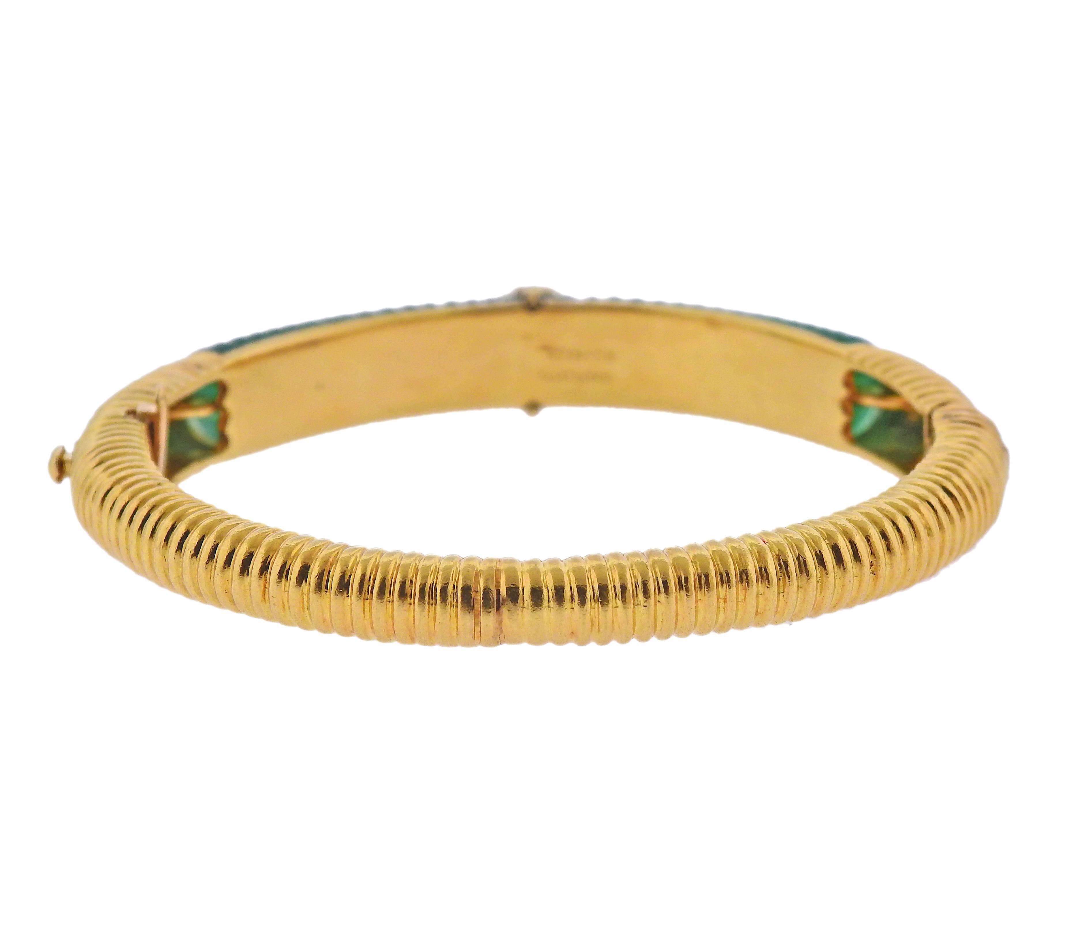 Round Cut Van Cleef & Arpels 1970s Carved Chrysoprase Diamond Gold Bracelet