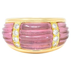 Van Cleef & Arpels 1970s Carved Rose Quartz Diamond 18 Karat Yellow Gold Ring