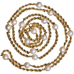 Vintage Van Cleef & Arpels 1970s Necklace In 18 K Yellow Gold And 17 Pearls From Japan.