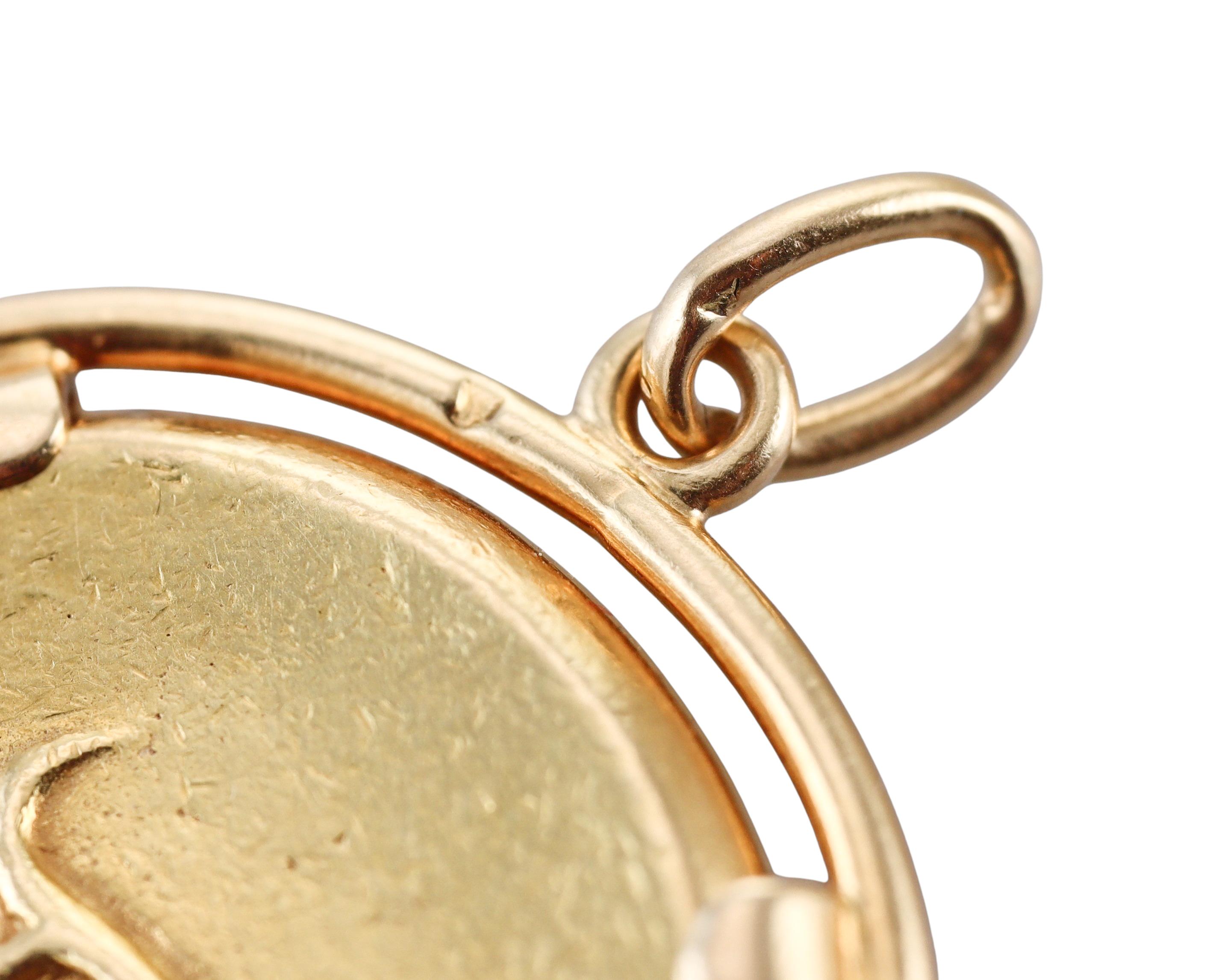 Van Cleef & Arpels 1970s Taurus Zodiac Sign Gold Medallion Pendant For Sale 1