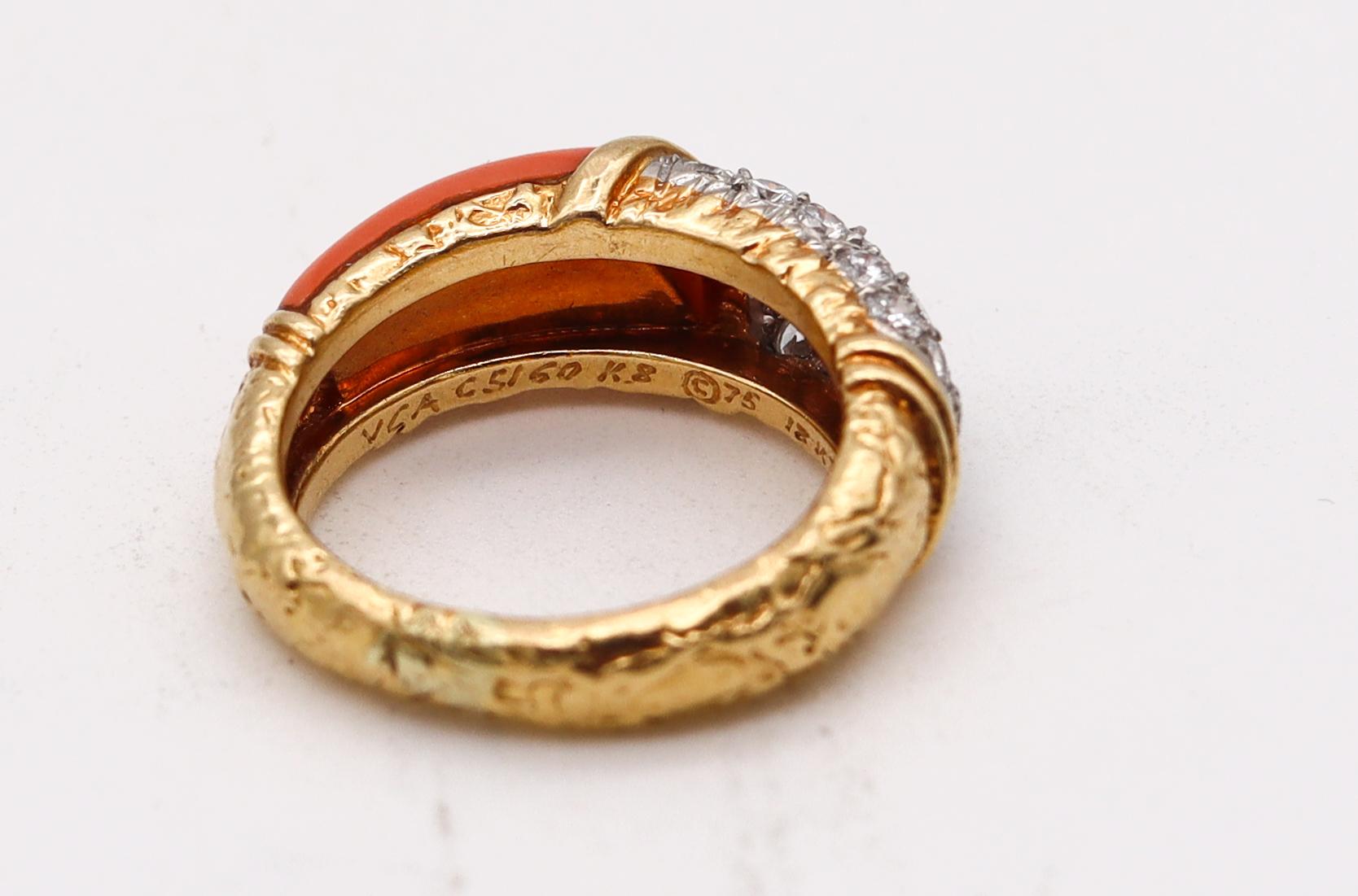 Van Cleef & Arpels 1975 Gem Set Coral Band in 18Kt Yellow Gold with VVS Diamonds In Excellent Condition For Sale In Miami, FL