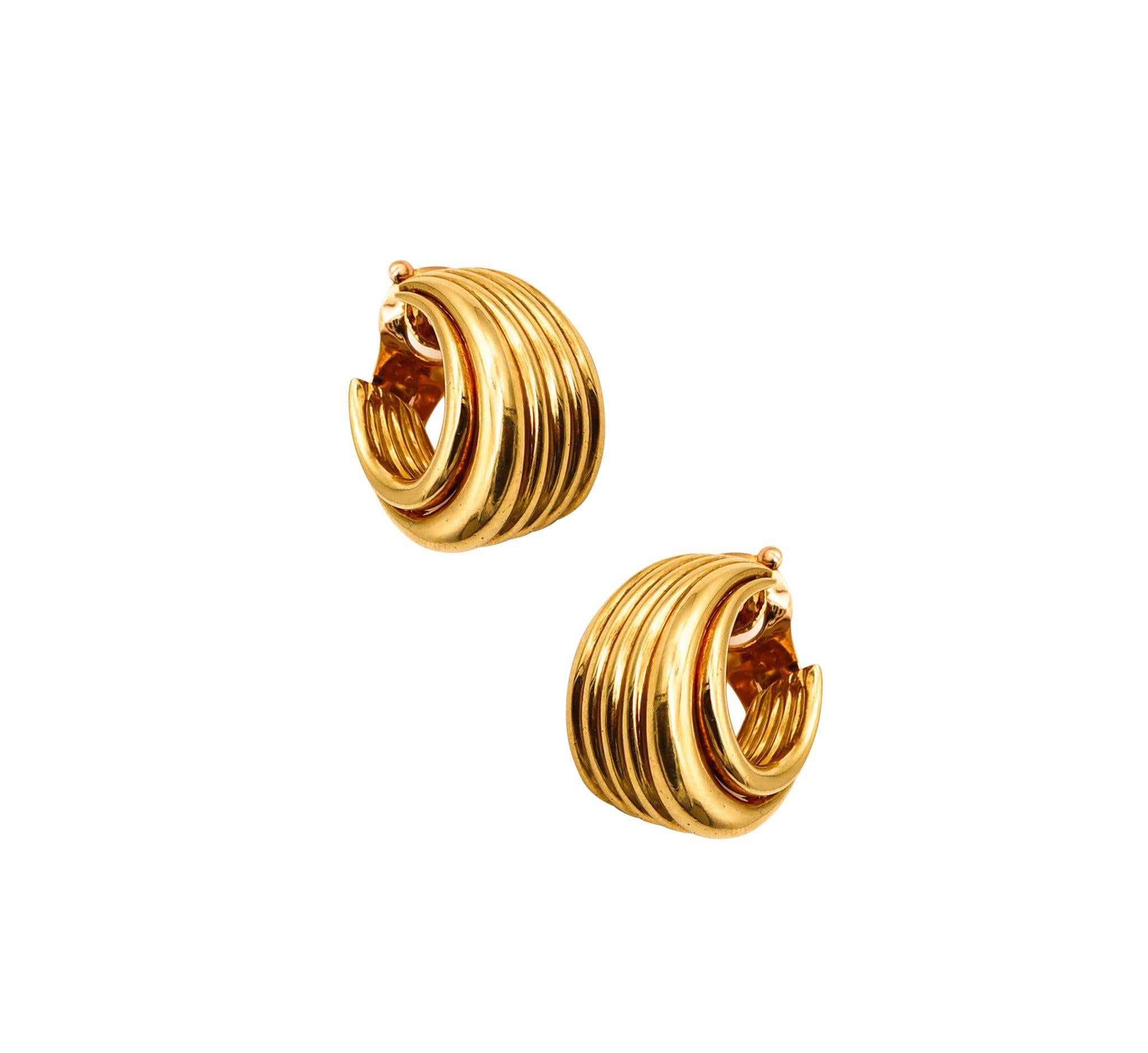 VAN CLEEF & ARPELS 1975 Paris By Andre Vassort 18Kt Gold Fluted Clips Earrings 2