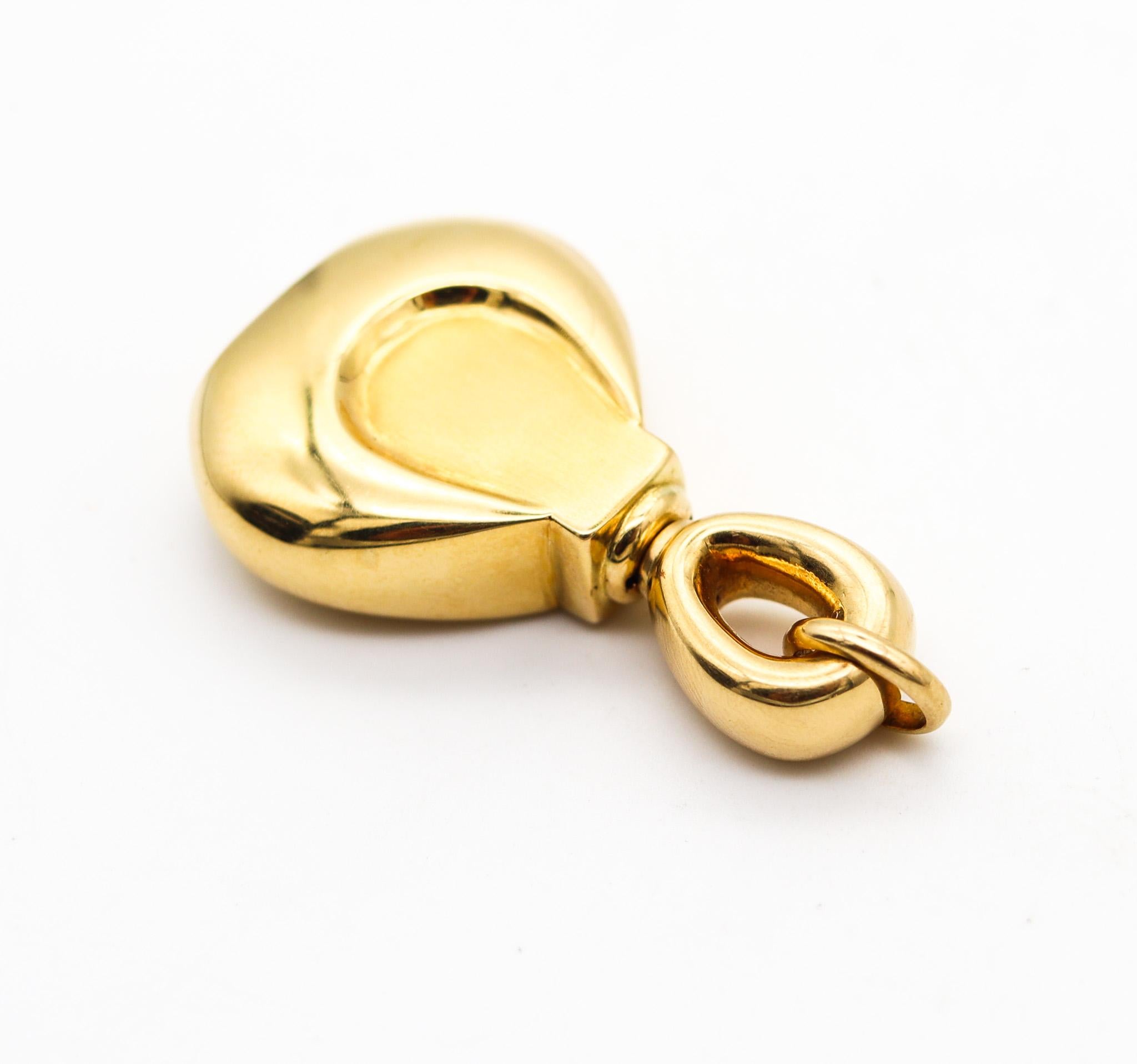 A perfume bottle pendant designed by Van Cleef & Arpels.

Very rare perfume bottle pendant, created in Paris France by the jewelry house of Van Cleef & Arpels, back in the 1976. This piece is very unusual and never see in the collector's after