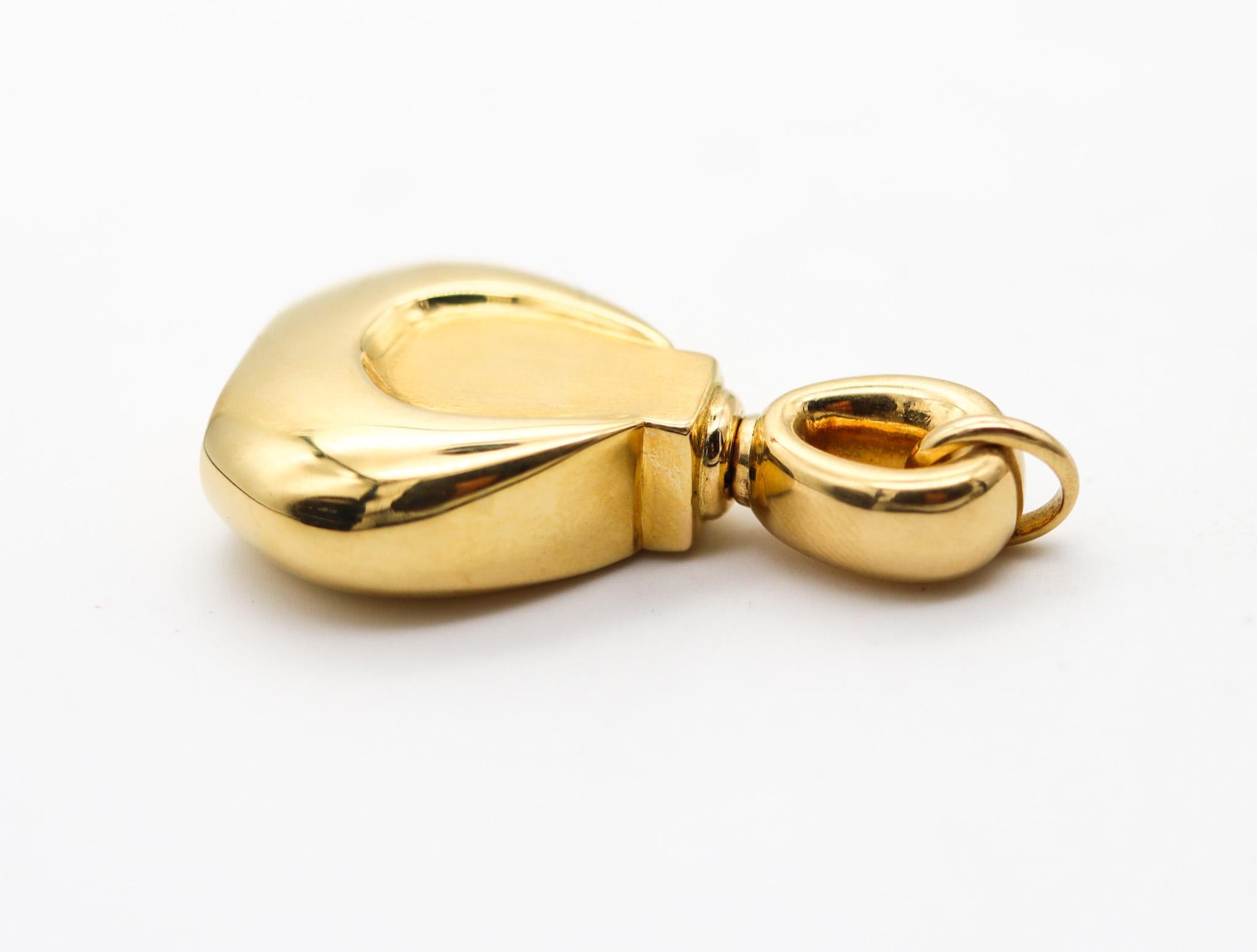 Modernist VAN CLEEF & ARPELS 1976 Paris Pendant Perfume Bottle In Solid 18Kt Yellow Gold