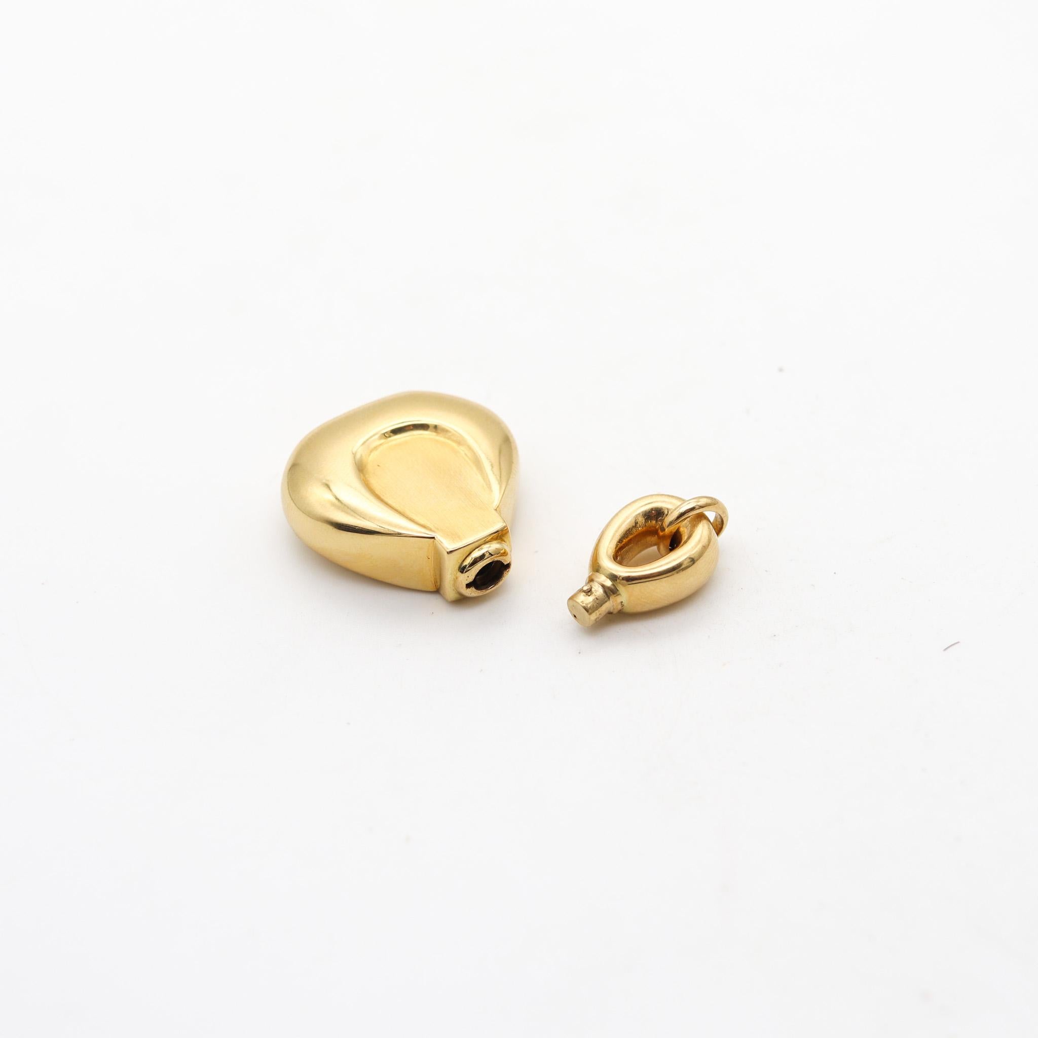 VAN CLEEF & ARPELS 1976 Paris Pendant Perfume Bottle In Solid 18Kt Yellow Gold 1
