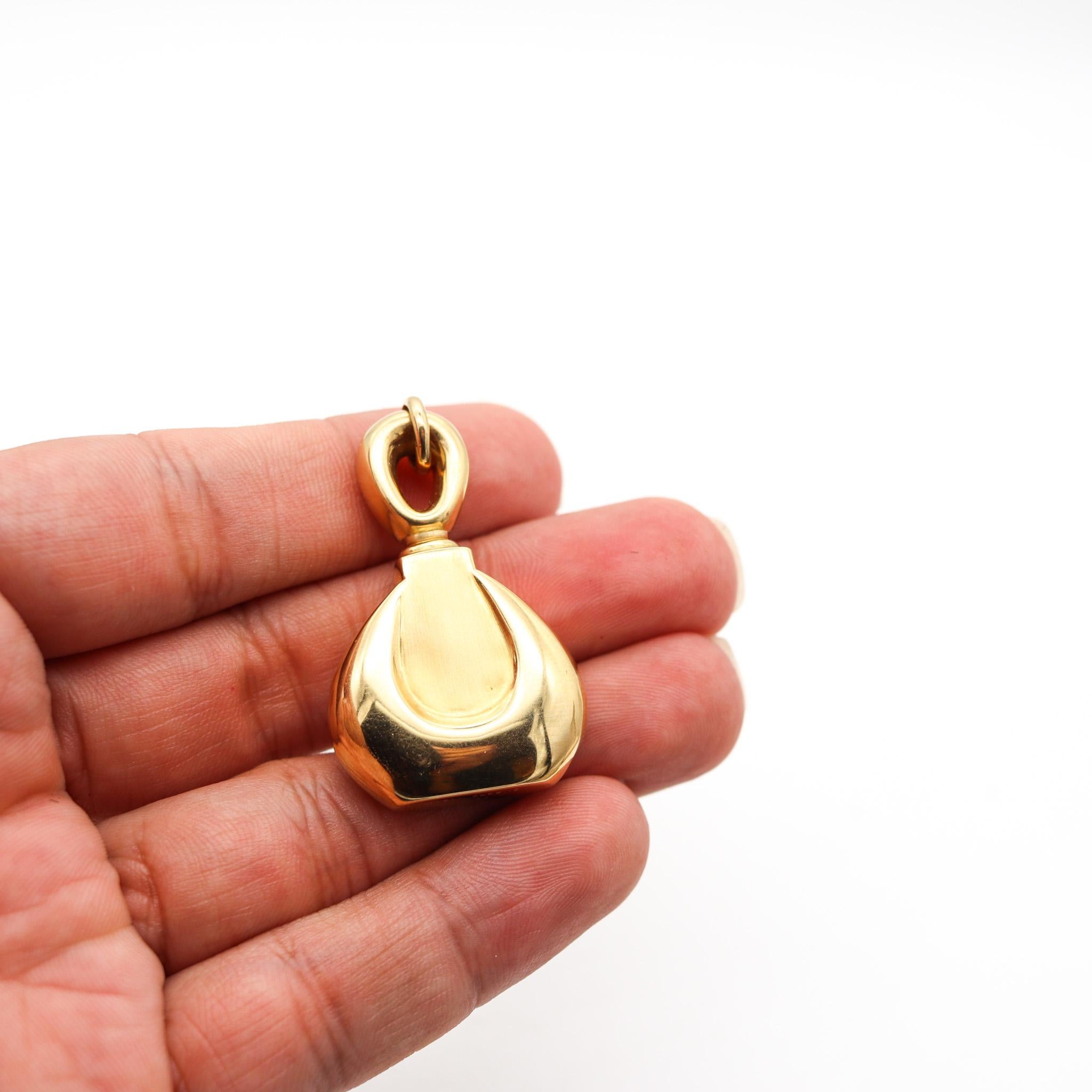 VAN CLEEF & ARPELS 1976 Paris Pendant Perfume Bottle In Solid 18Kt Yellow Gold 2