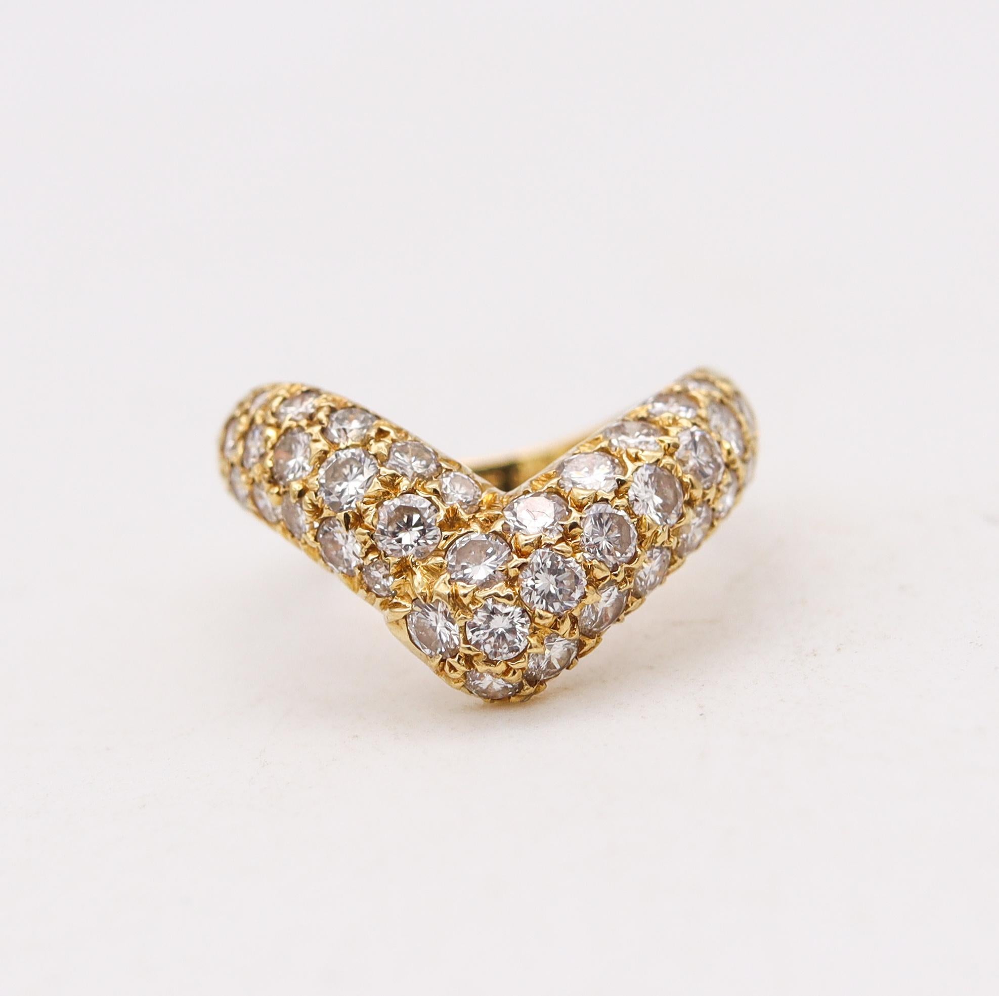 Women's or Men's Van Cleef & Arpels 1976 Paris v Ring in 18kt Gold with 1.08 Cts in Pave Diamonds