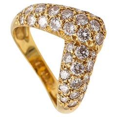 Van Cleef & Arpels 1976 Paris v Ring in 18kt Gold with 1.08 Cts in Pave Diamonds