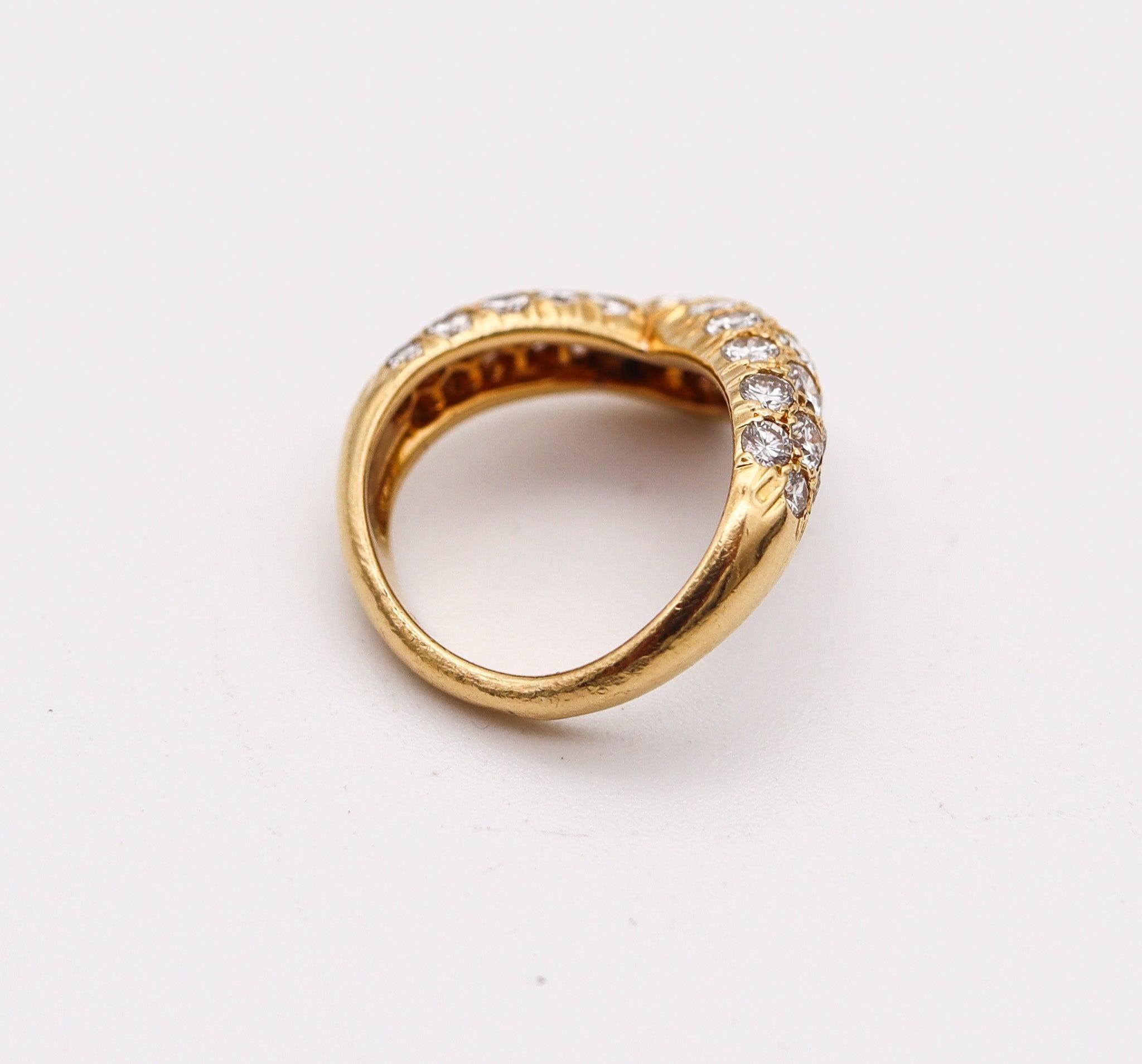 Women's VAN CLEEF & ARPELS 1977 Paris V Ring 18Kt Yellow Gold With 1.44 Cts In Diamonds For Sale