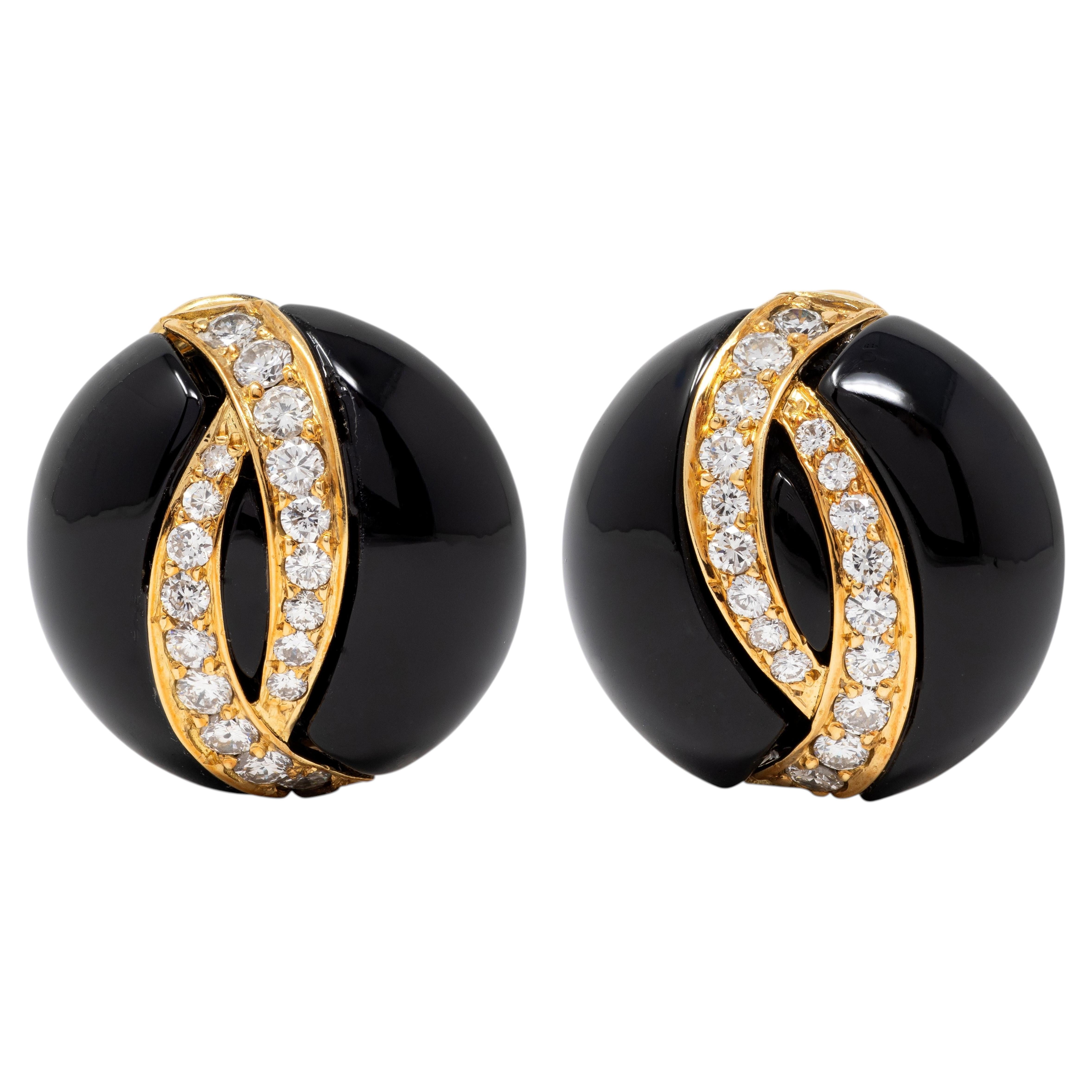 Van Cleef & Arpels Orecchini a cupola vintage in oro giallo 18 carati con diamanti e onice del 1980