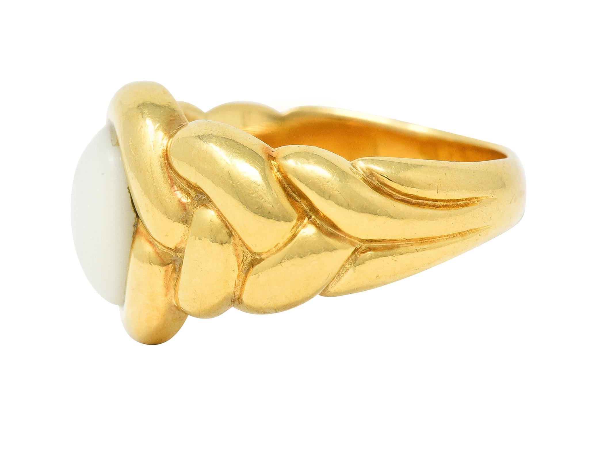 Van Cleef & Arpels 1980s Moonstone 18 Karat Yellow Gold Braided Vintage Ring In Excellent Condition In Philadelphia, PA