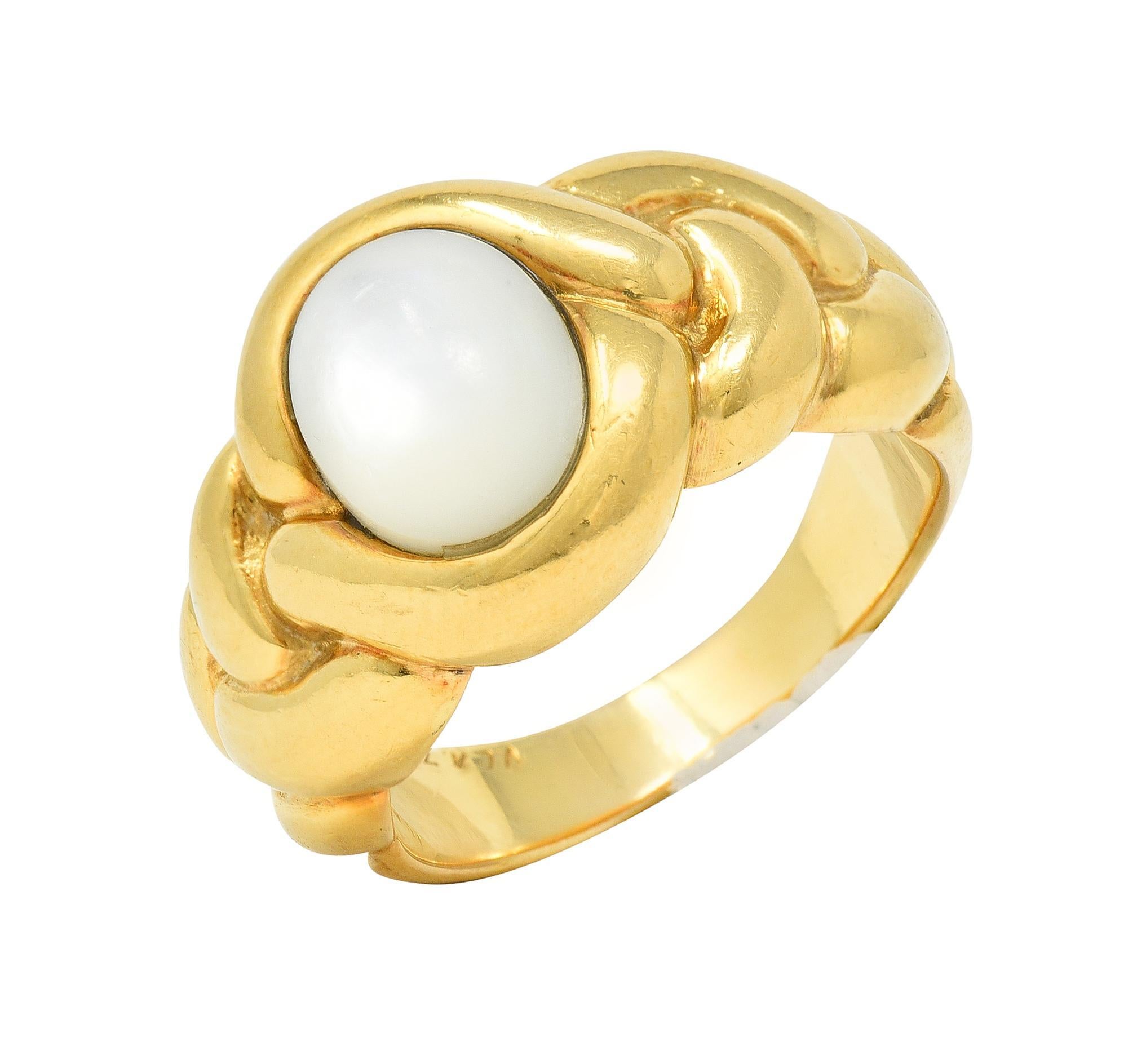 Women's or Men's Van Cleef & Arpels 1980s Moonstone 18 Karat Yellow Gold Braided Vintage Ring